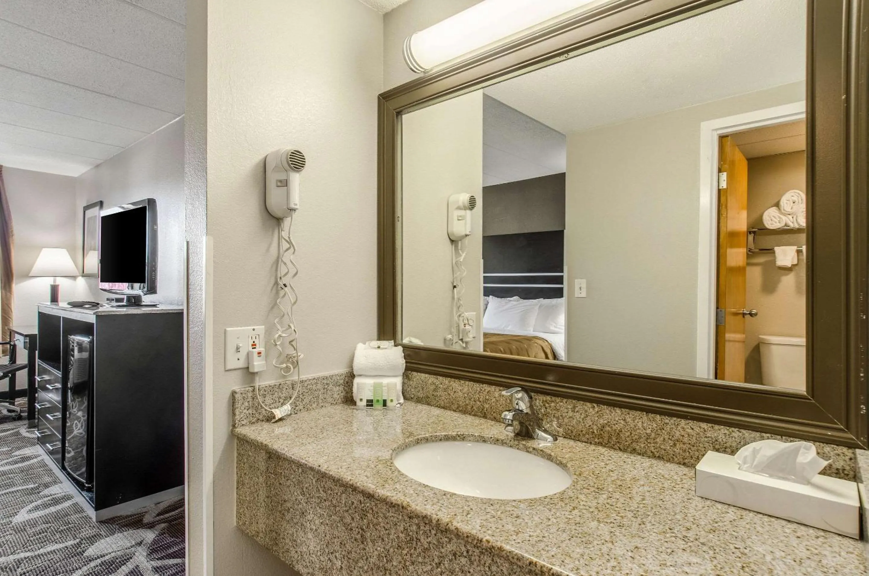 Photo of the whole room in La Casa Inn & Suites-Middleboro