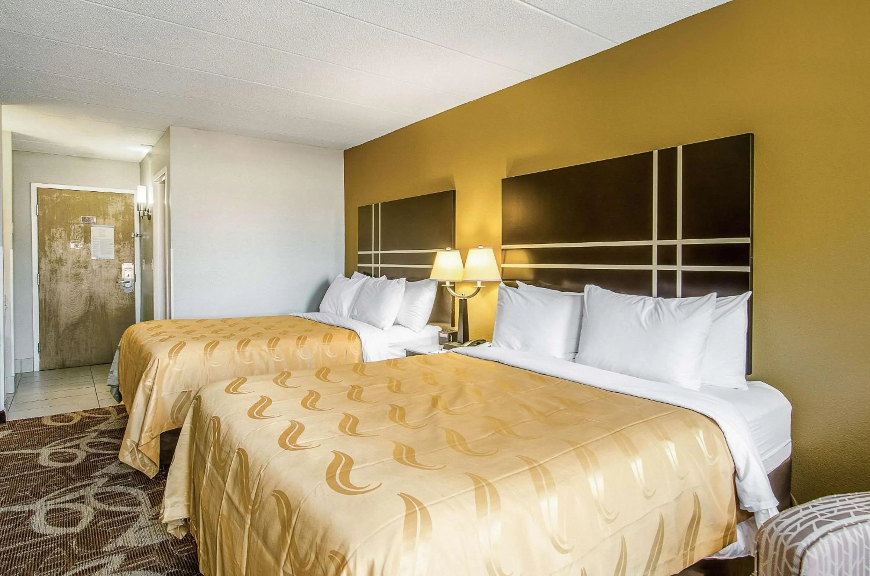 Photo of the whole room, Bed in La Casa Inn & Suites-Middleboro