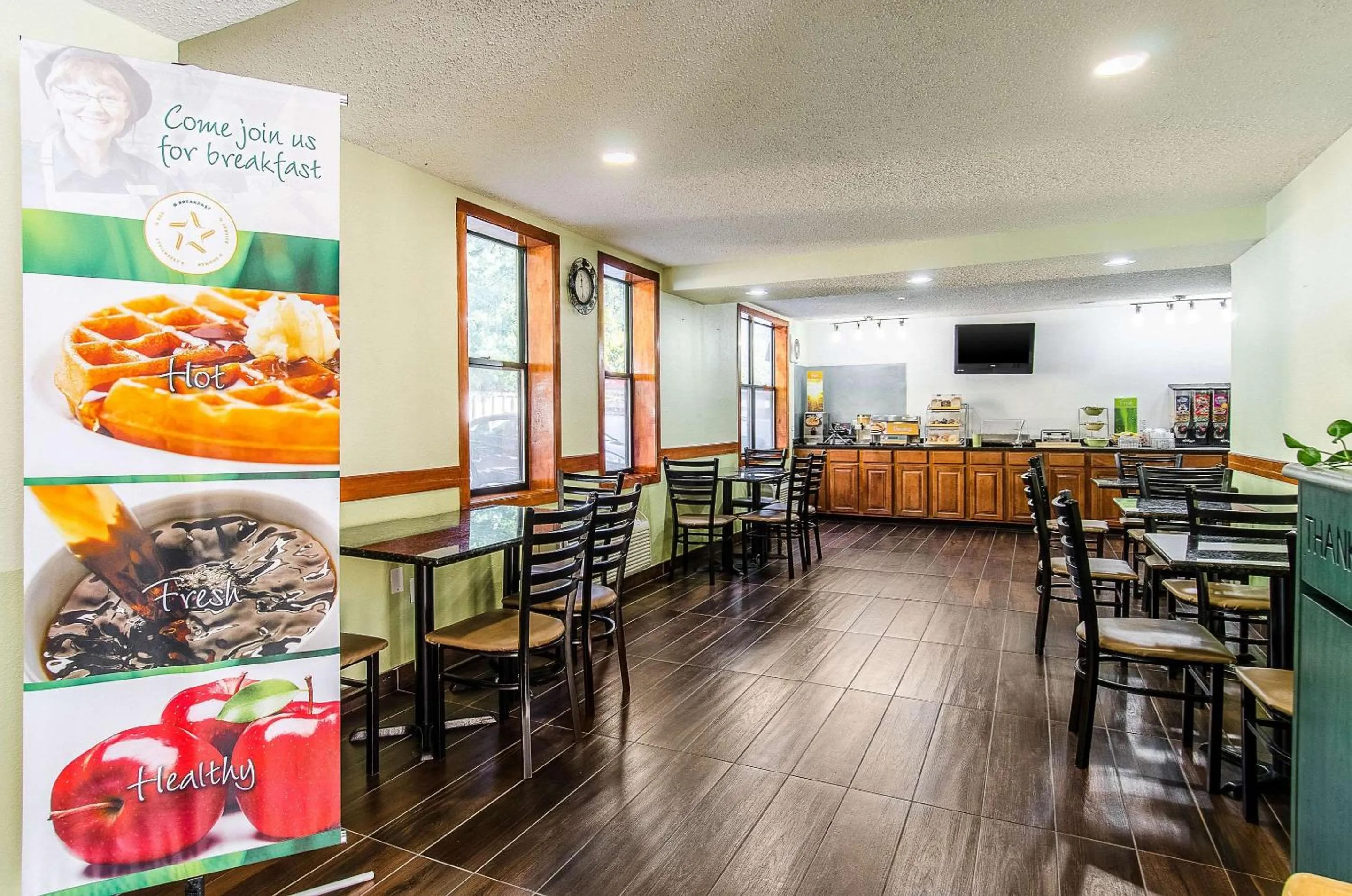 Restaurant/places to eat in La Casa Inn & Suites-Middleboro