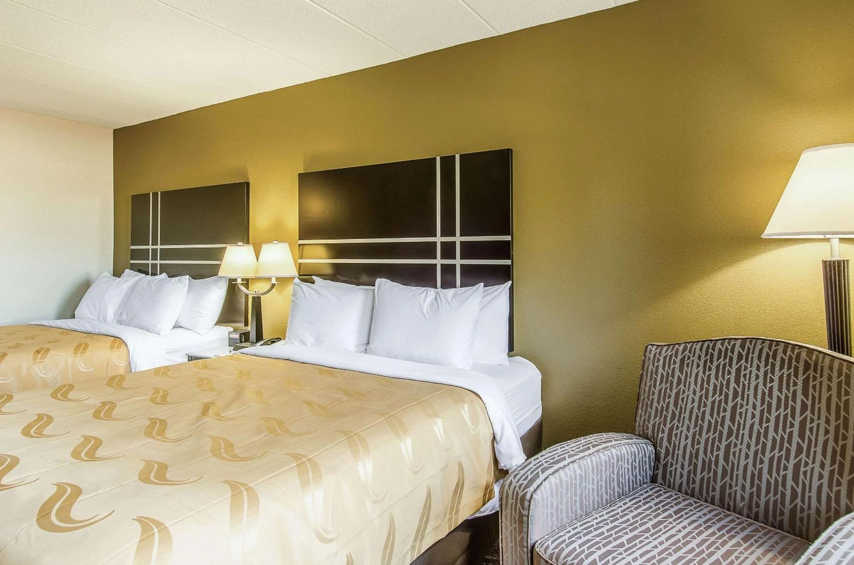 Photo of the whole room, Bed in La Casa Inn & Suites-Middleboro