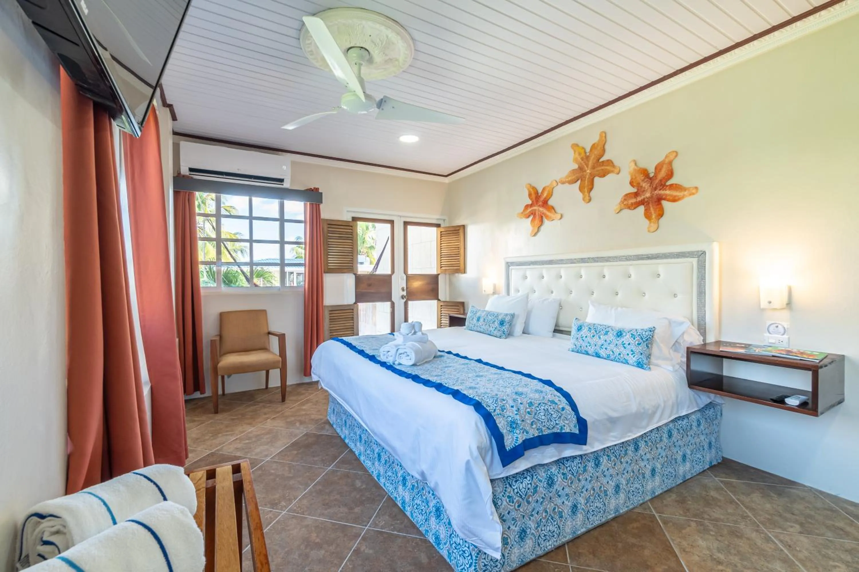 Bed in Island Magic Beach Resort