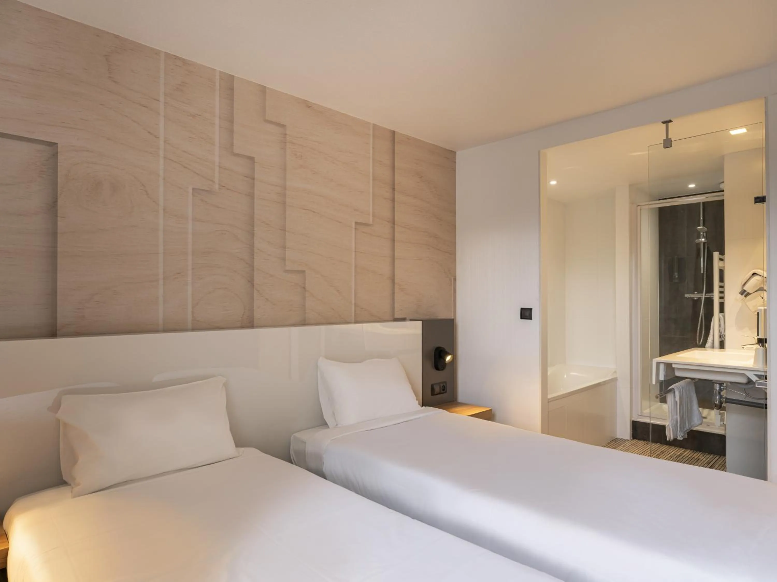 Bedroom, Bed in B&B HOTEL Lorient Ploemeur