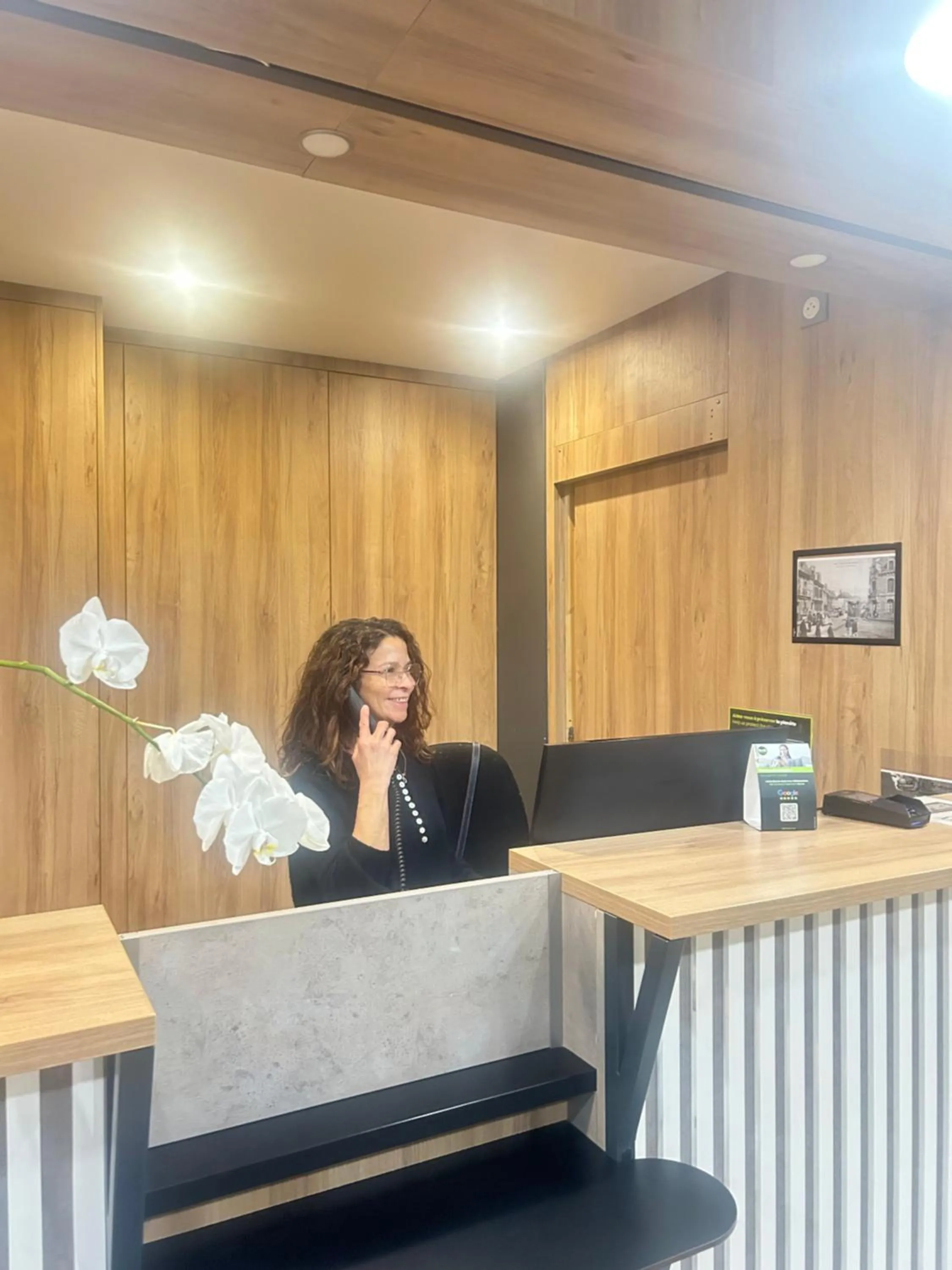 Lobby or reception in B&B HOTEL Lorient Ploemeur