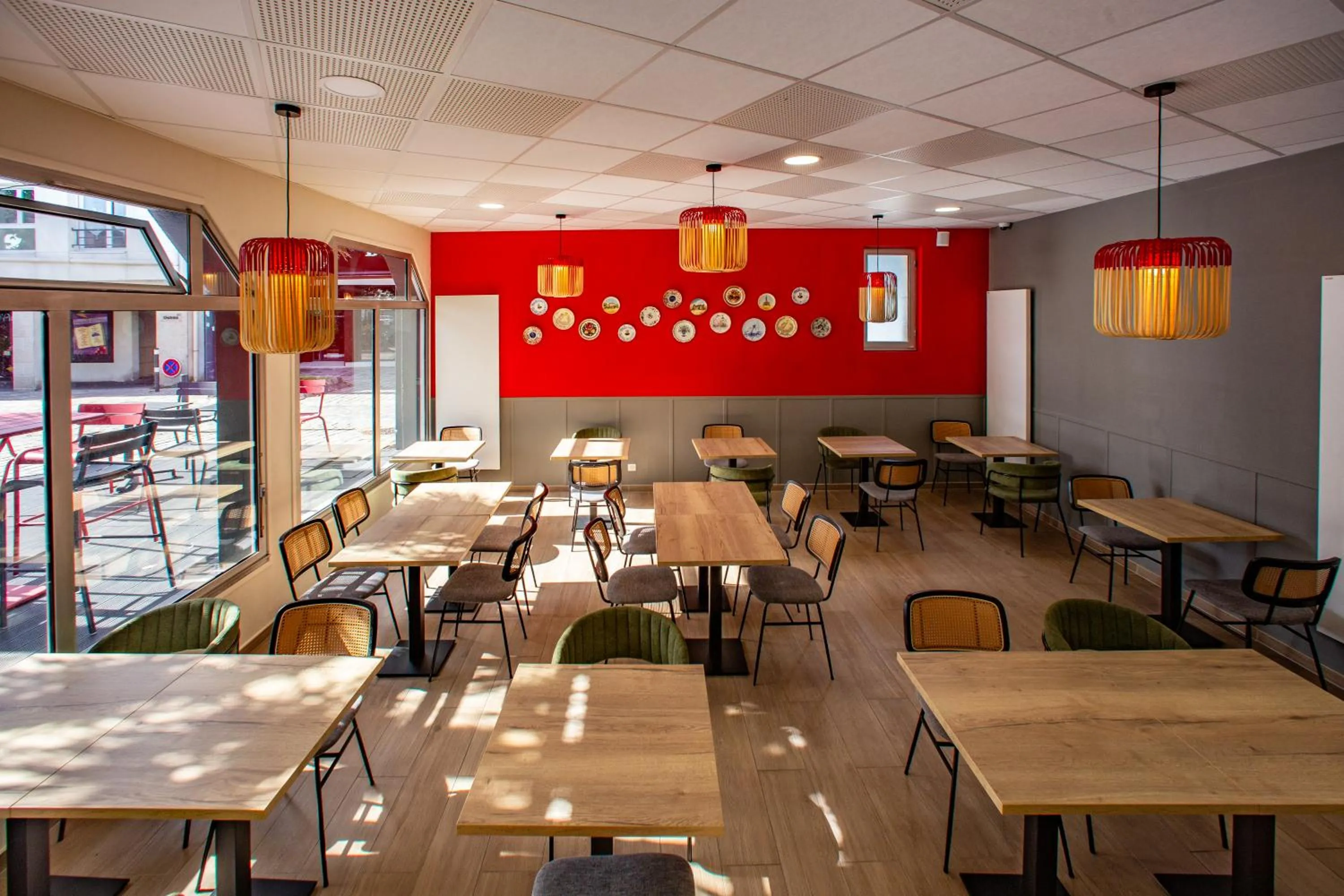 Restaurant/places to eat in B&B HOTEL Lorient Ploemeur