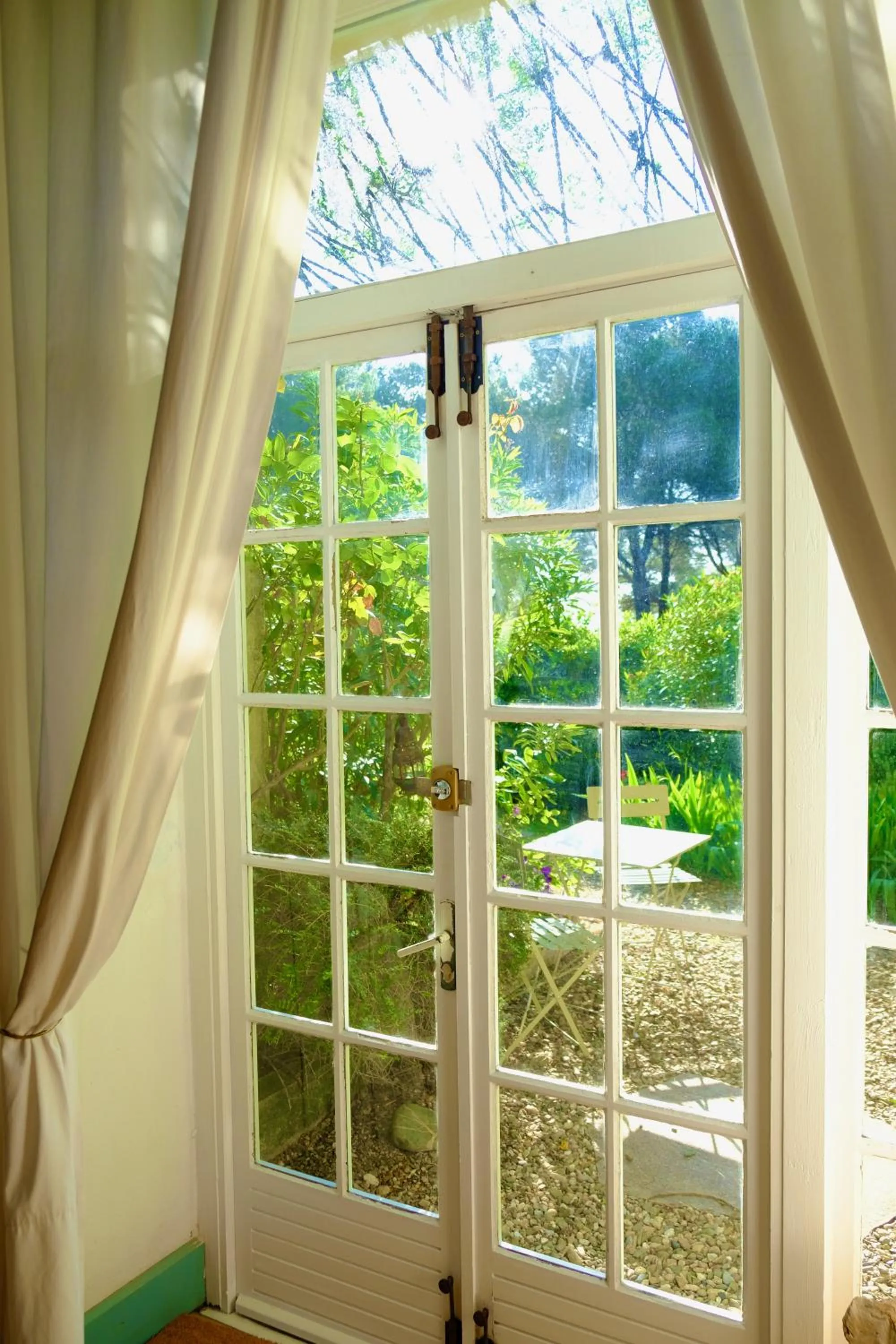 Bedroom in Au bord de Thau