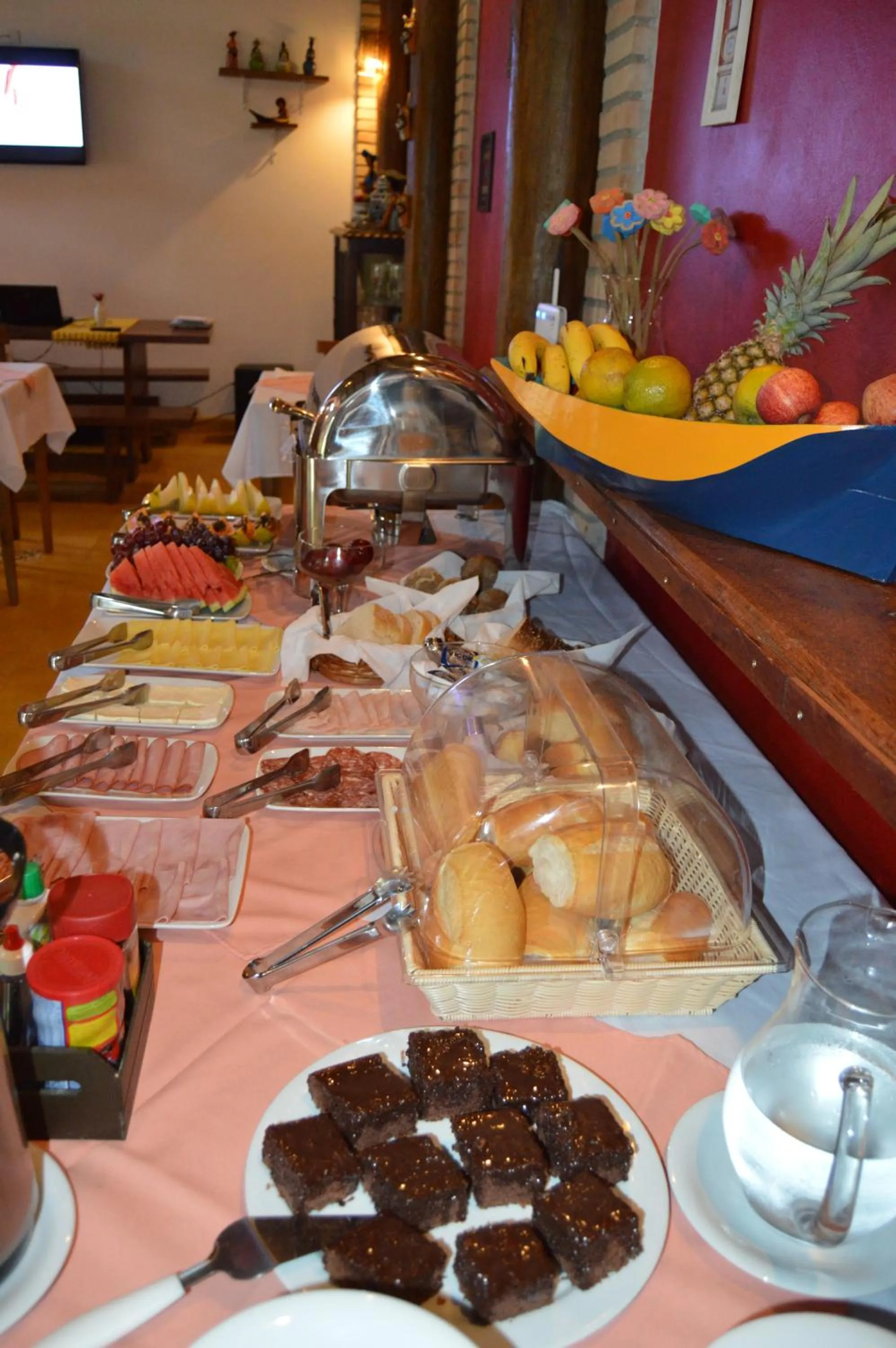 Buffet breakfast in Pousada Canoa Caiçara Ilhabela