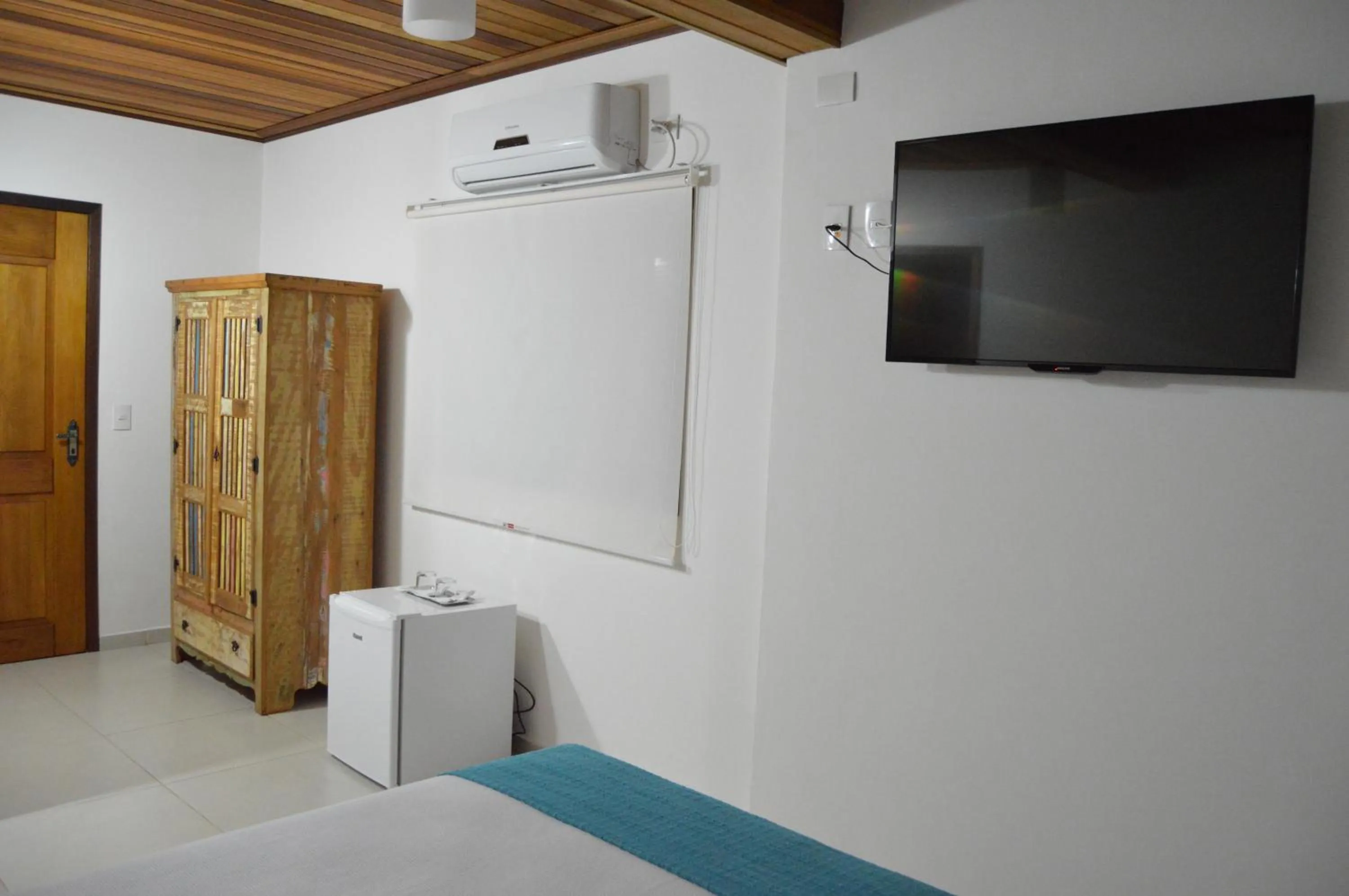 TV and multimedia in Pousada Canoa Caiçara Ilhabela