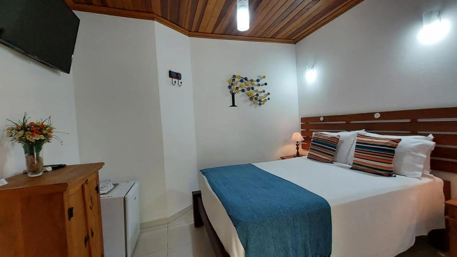 TV and multimedia, Bed in Pousada Canoa Caiçara Ilhabela