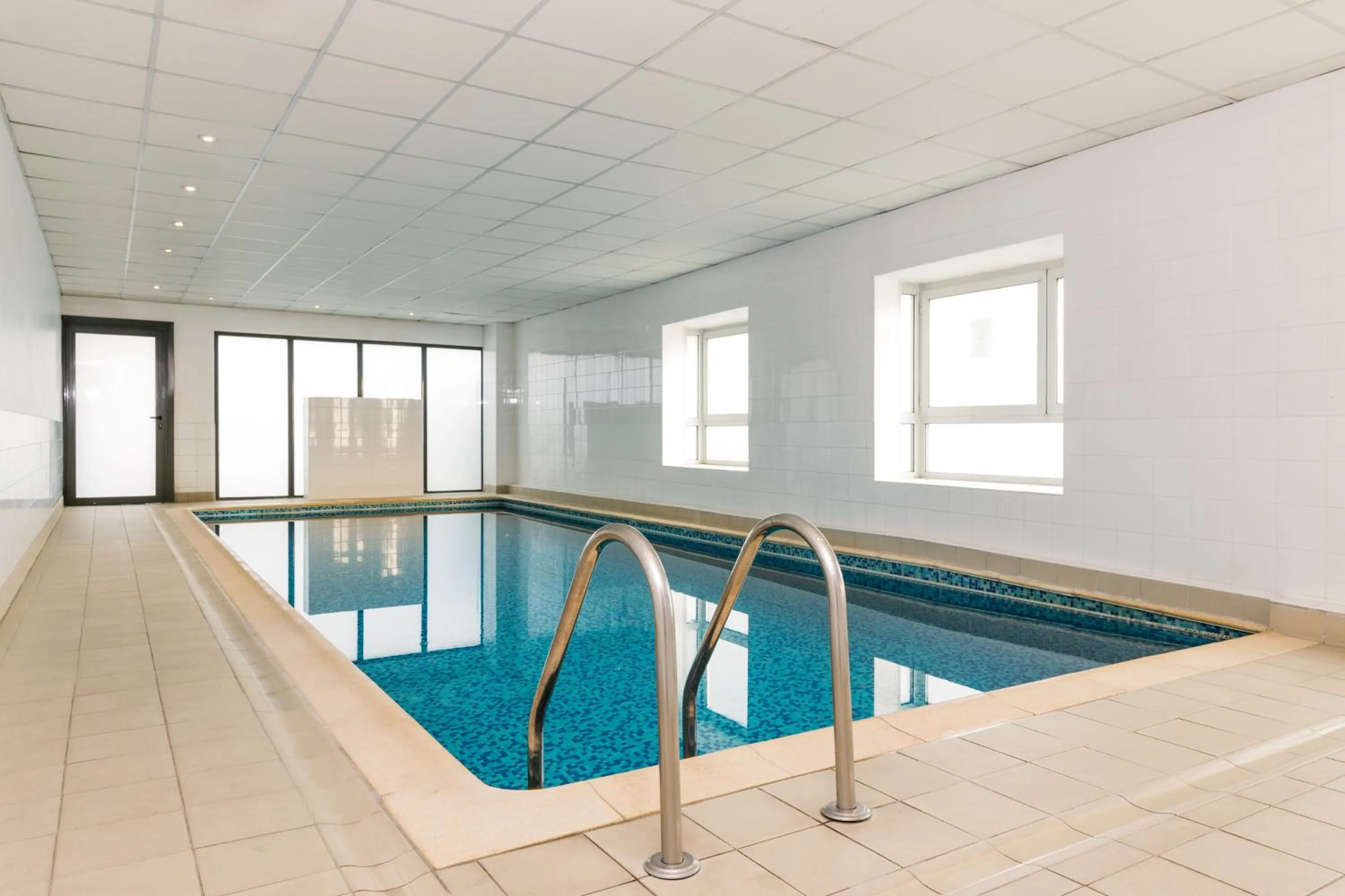 Swimming pool in Aparthotel Adagio Access Paris Clamart