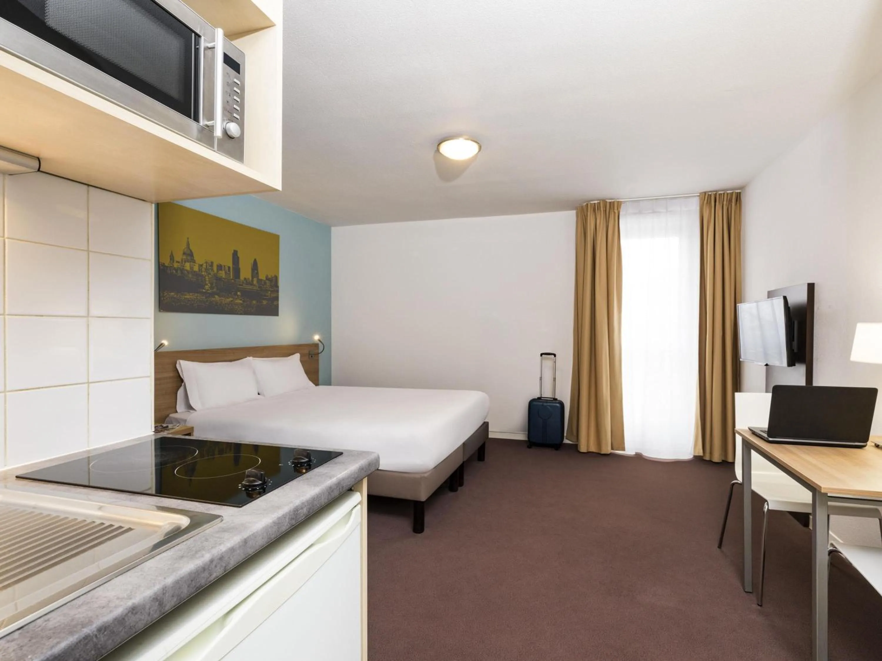 Bedroom, Bed in Aparthotel Adagio Access Paris Clamart