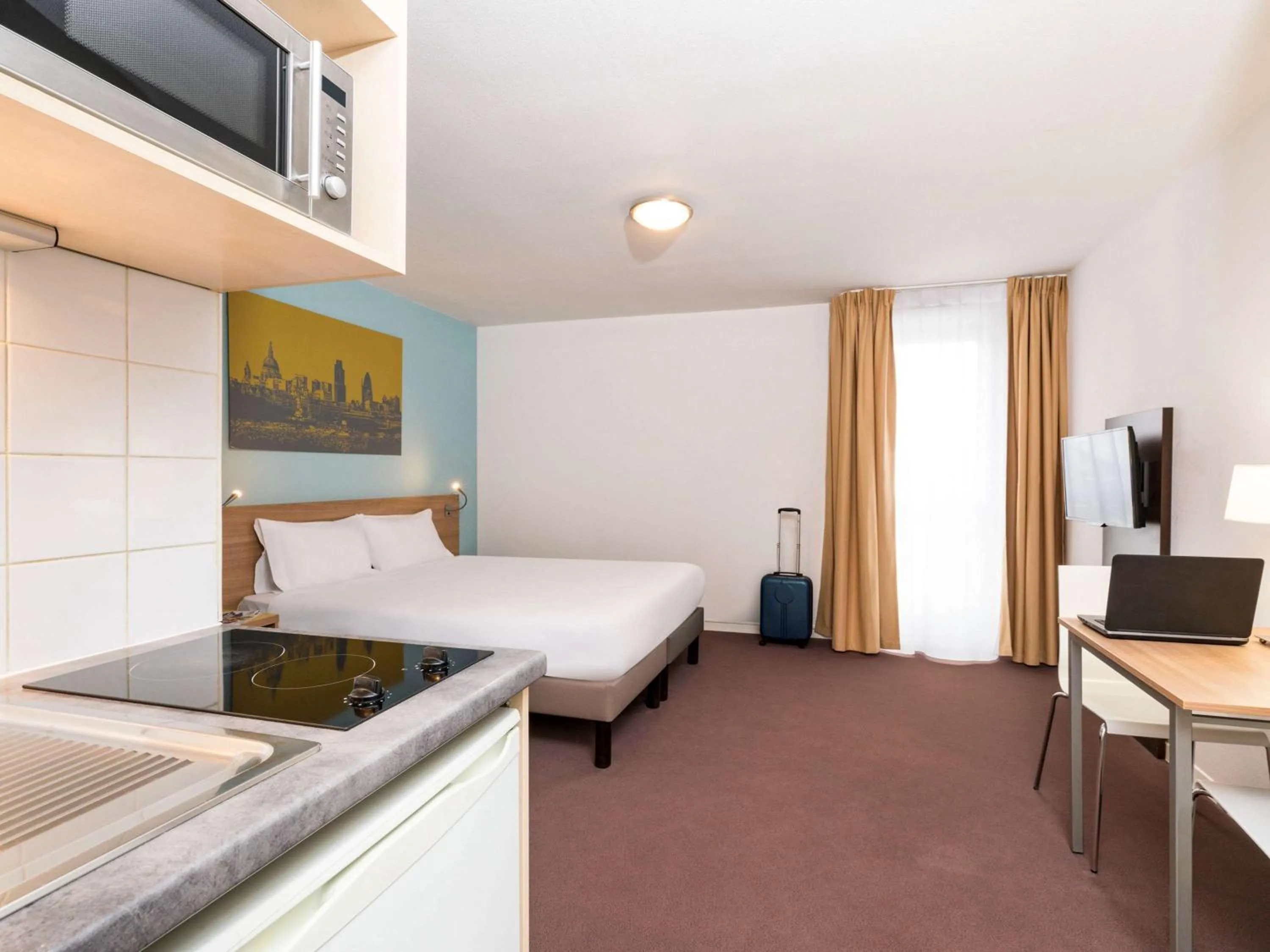 Photo of the whole room, Bed in Aparthotel Adagio Access Paris Clamart