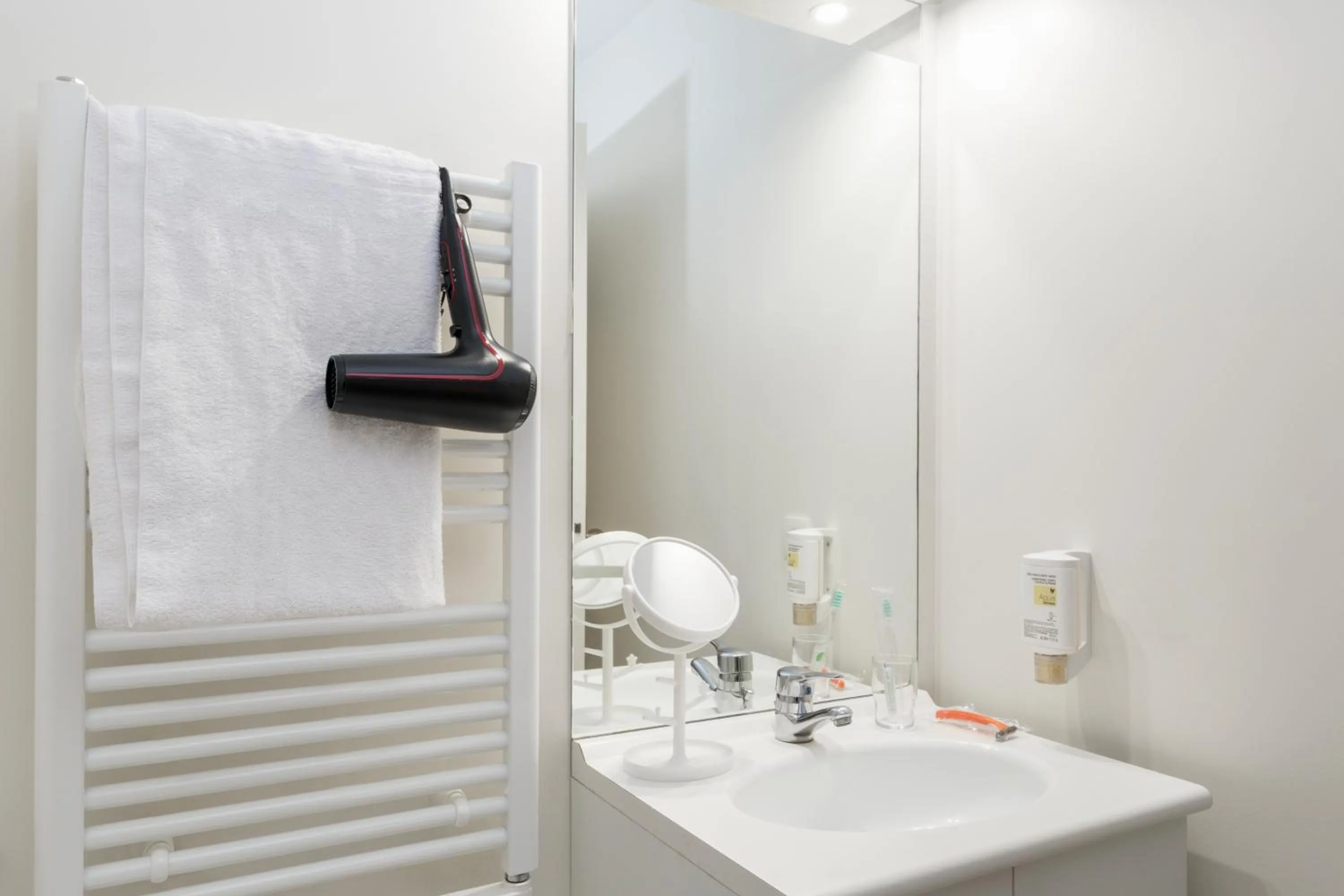 Bathroom in Aparthotel Adagio Access Paris Clamart