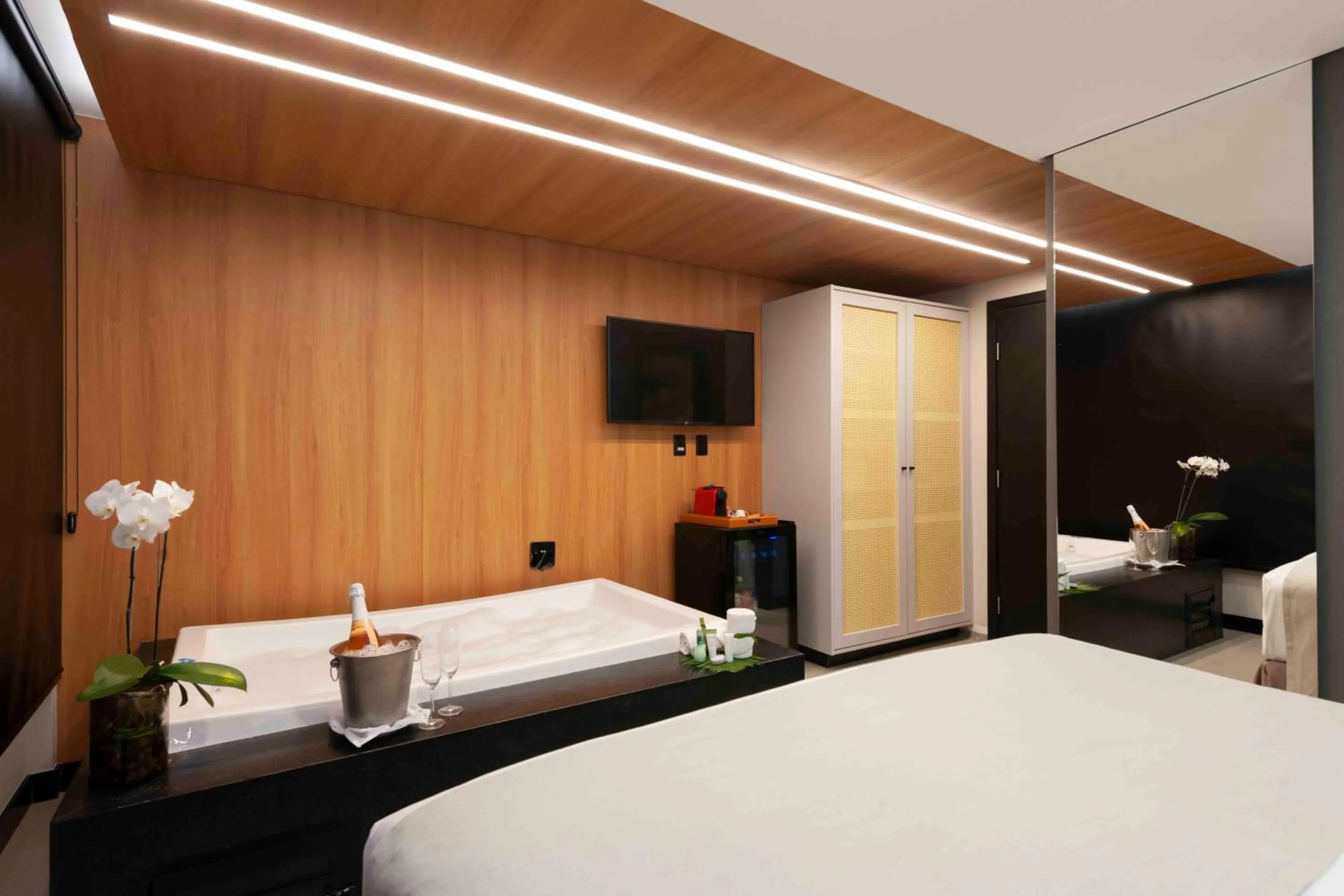 Hot Tub, Bed in Pousada Antonella