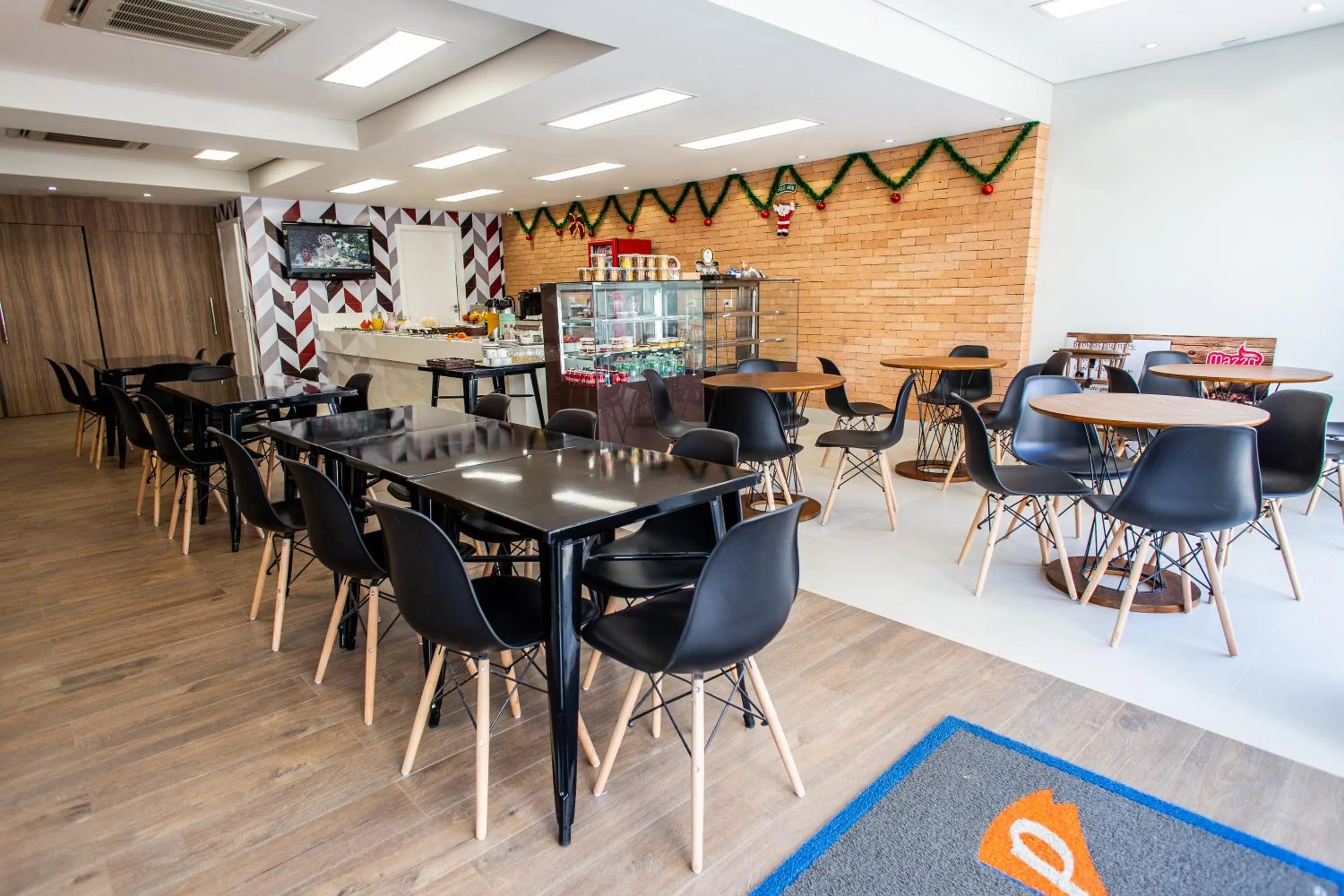 Restaurant/places to eat in Panorama Convention Hotel