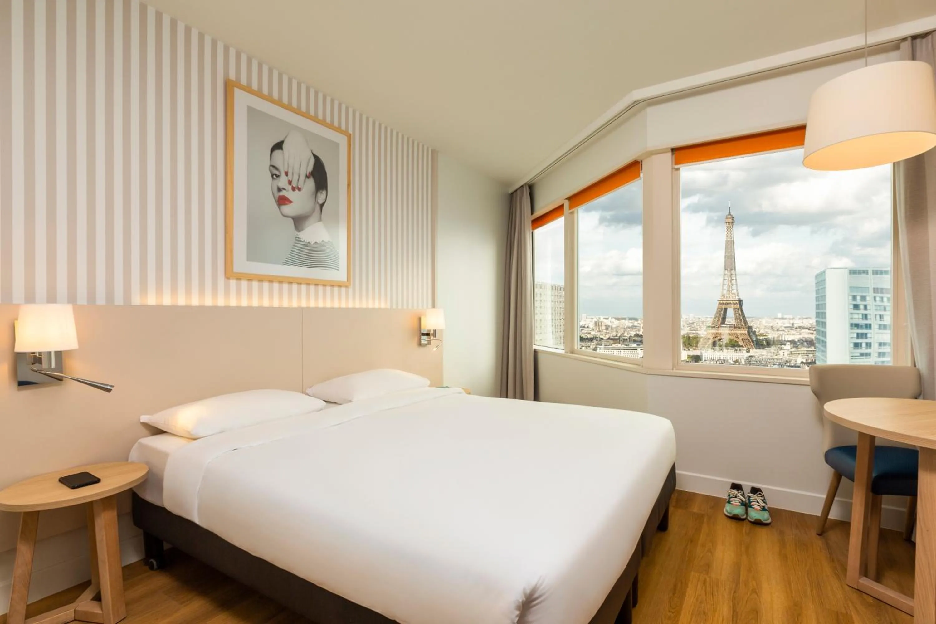 Bed in Aparthotel Adagio Paris Centre Tour Eiffel