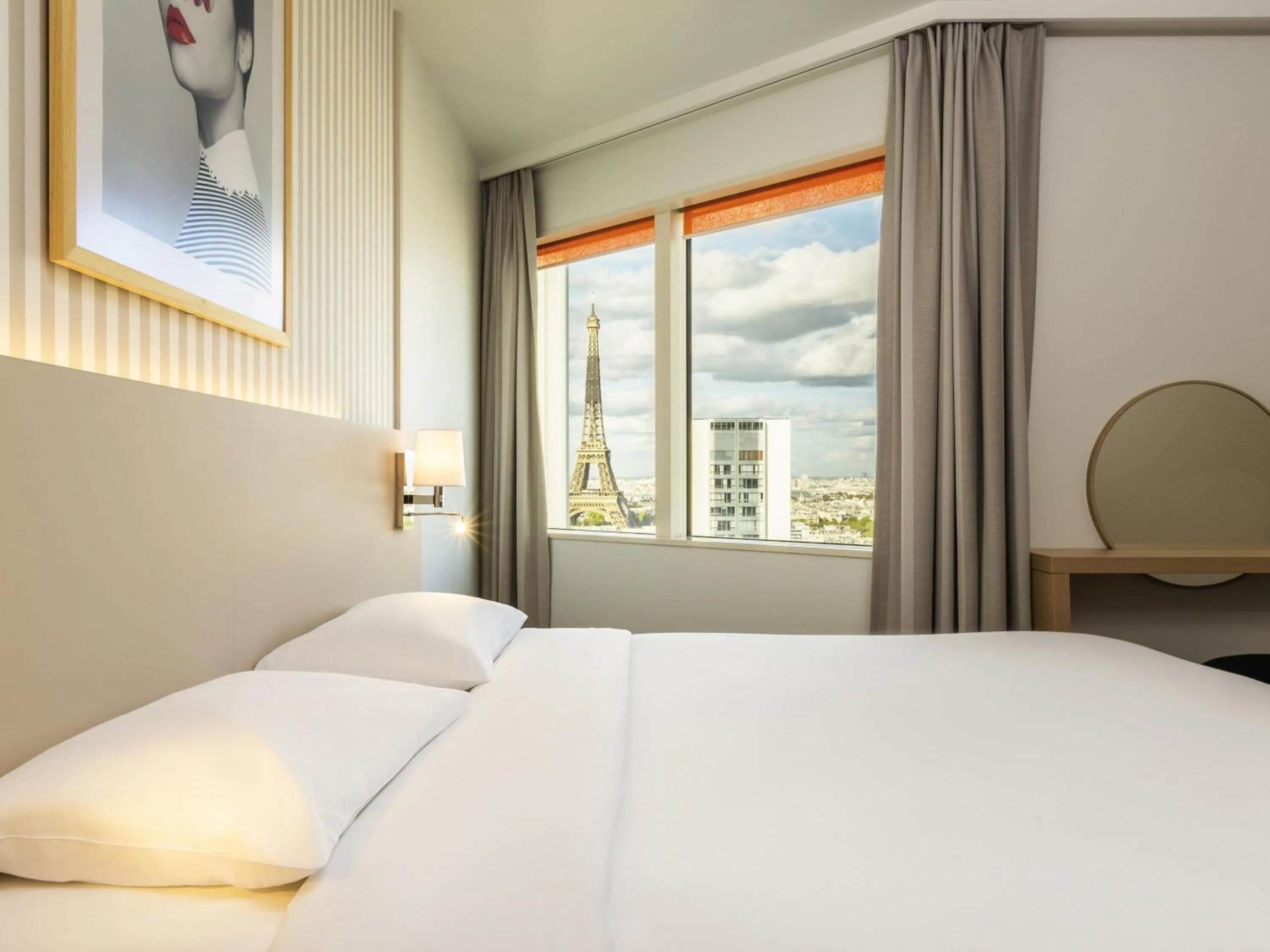 Bedroom, Bed in Aparthotel Adagio Paris Centre Tour Eiffel