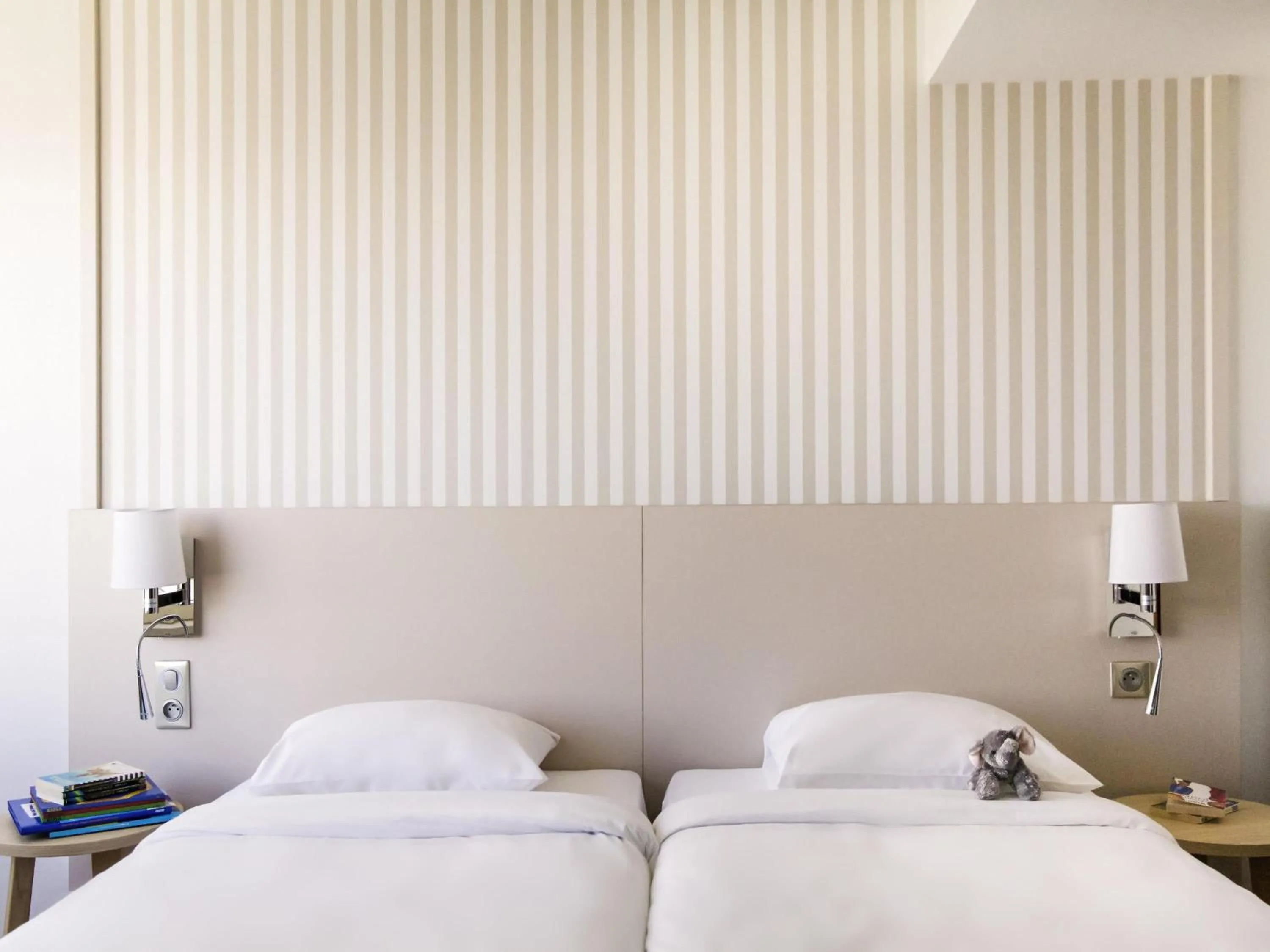 Bedroom, Bed in Aparthotel Adagio Paris Centre Tour Eiffel