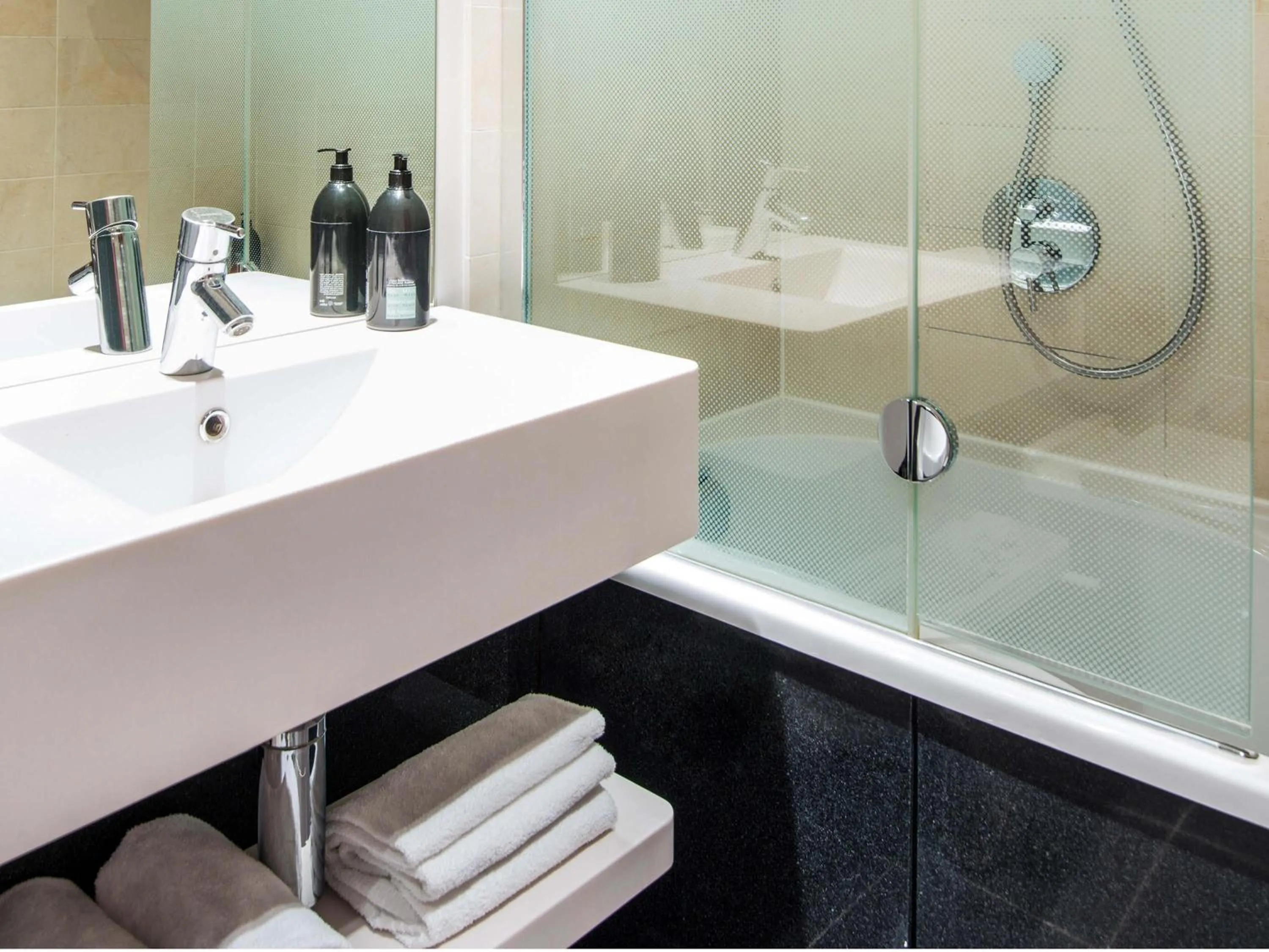 Bedroom in Aparthotel Adagio Paris Centre Tour Eiffel