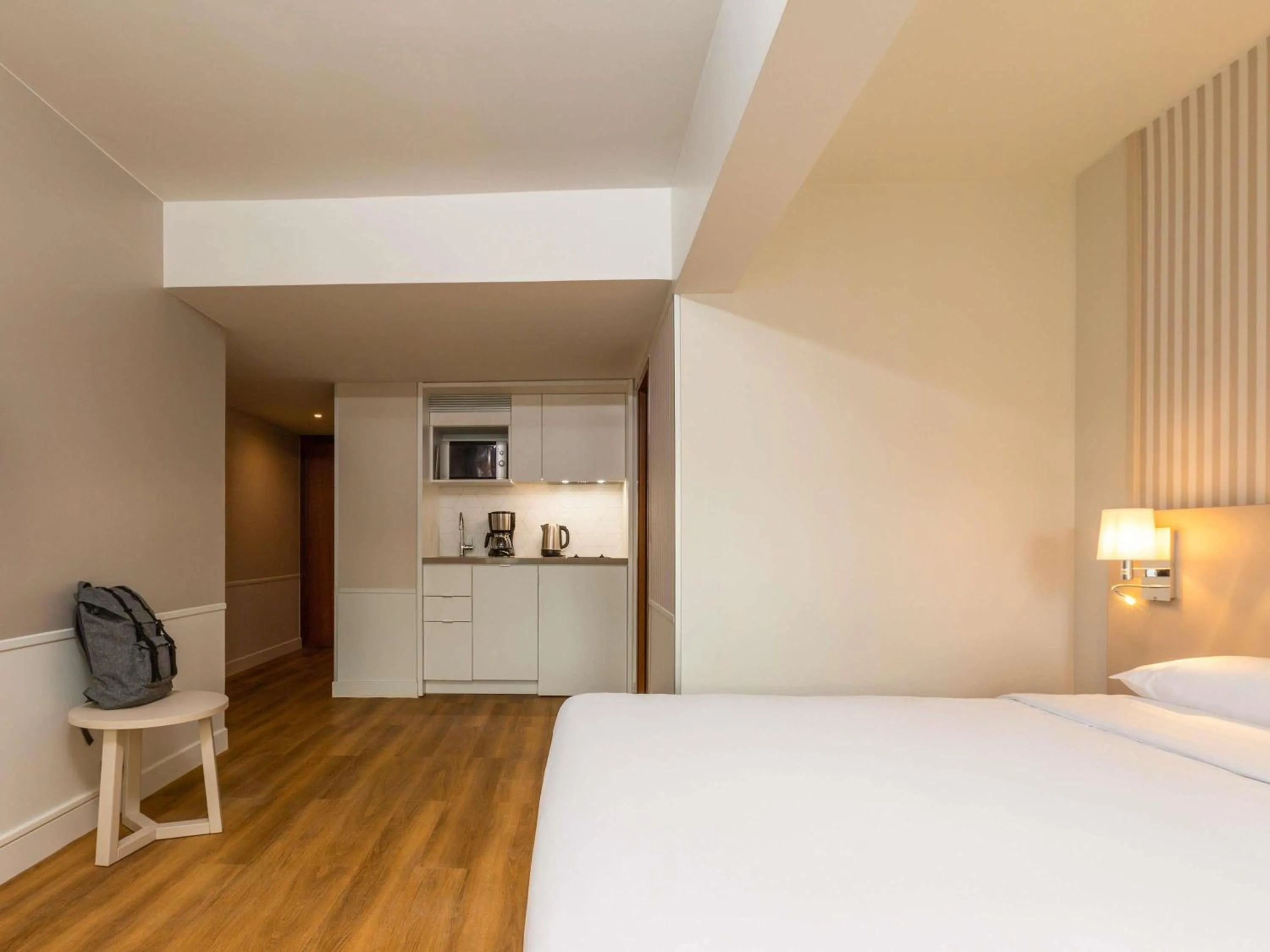 Bedroom, Bed in Aparthotel Adagio Paris Centre Tour Eiffel