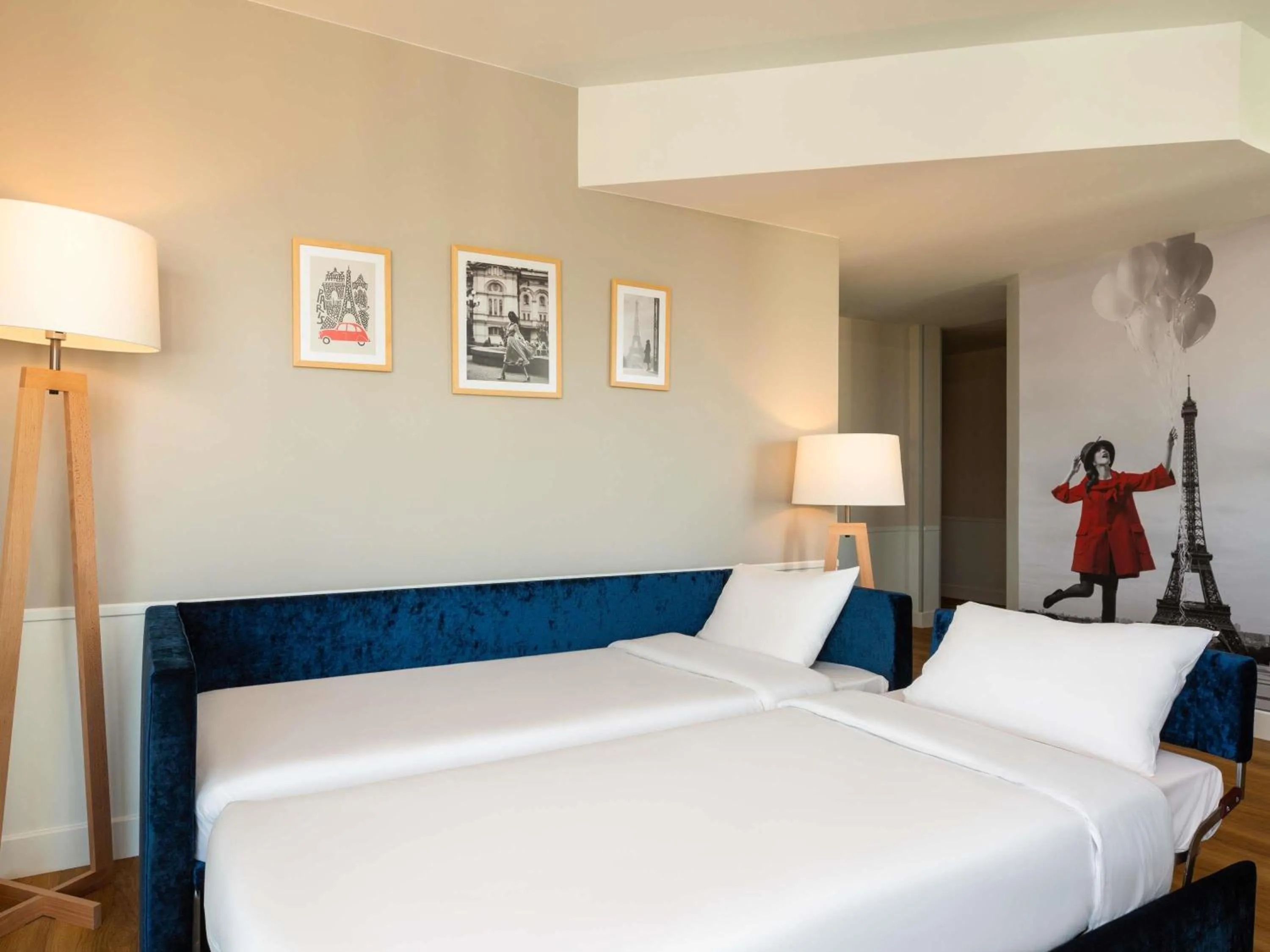 Bedroom, Bed in Aparthotel Adagio Paris Centre Tour Eiffel