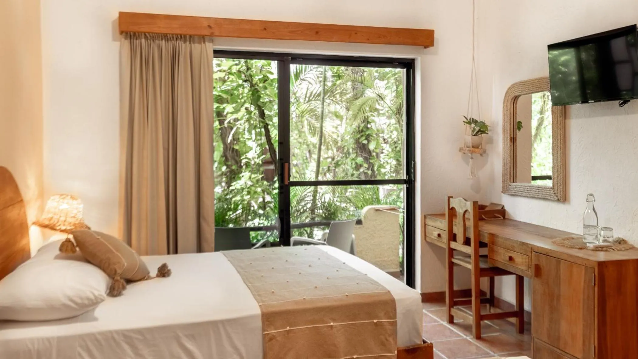 Balcony/Terrace, Bed in Hotel Casa Colibri