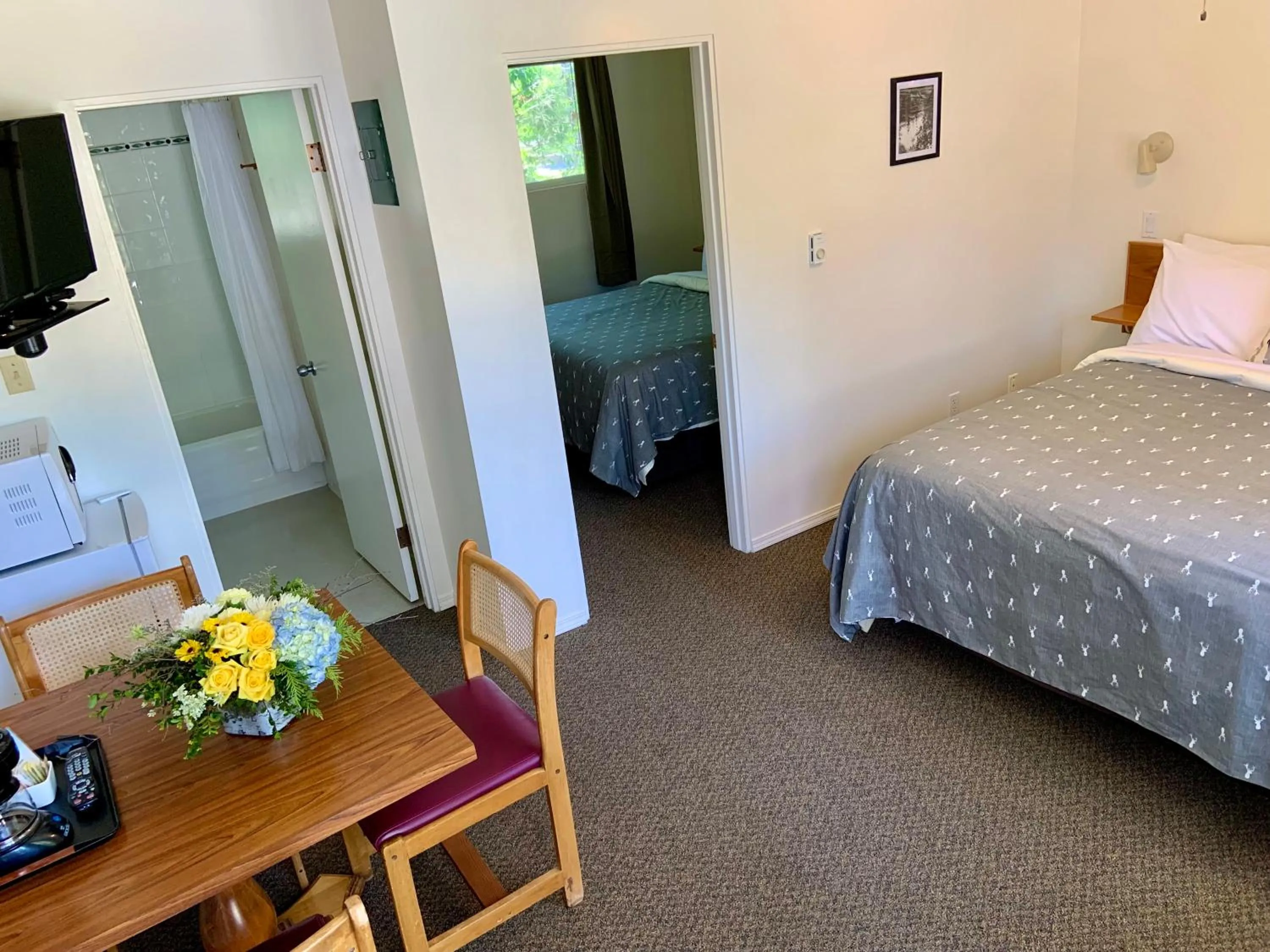 Bed in Mountain Springs Motel