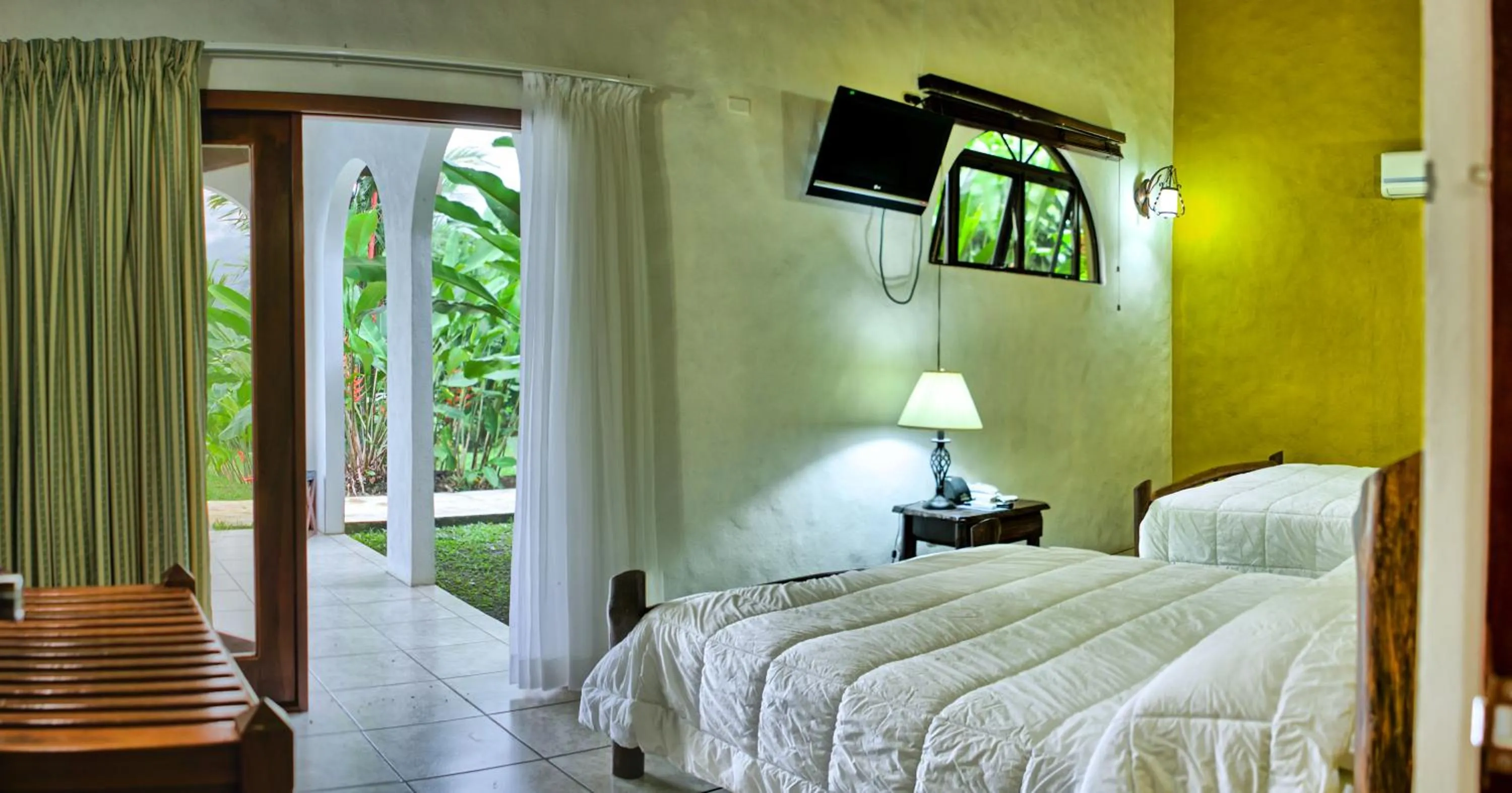 Photo of the whole room, Bed in Hotel Mountain Paradise