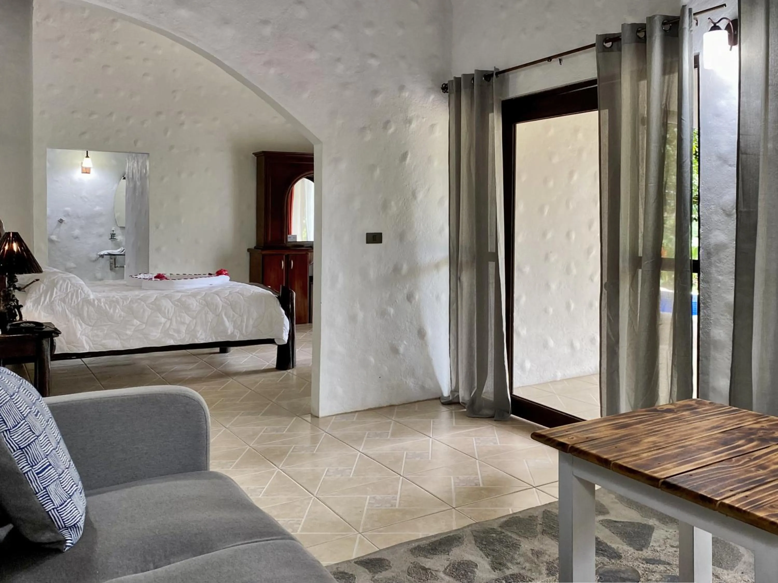 Living room, Bed in Hotel Mountain Paradise