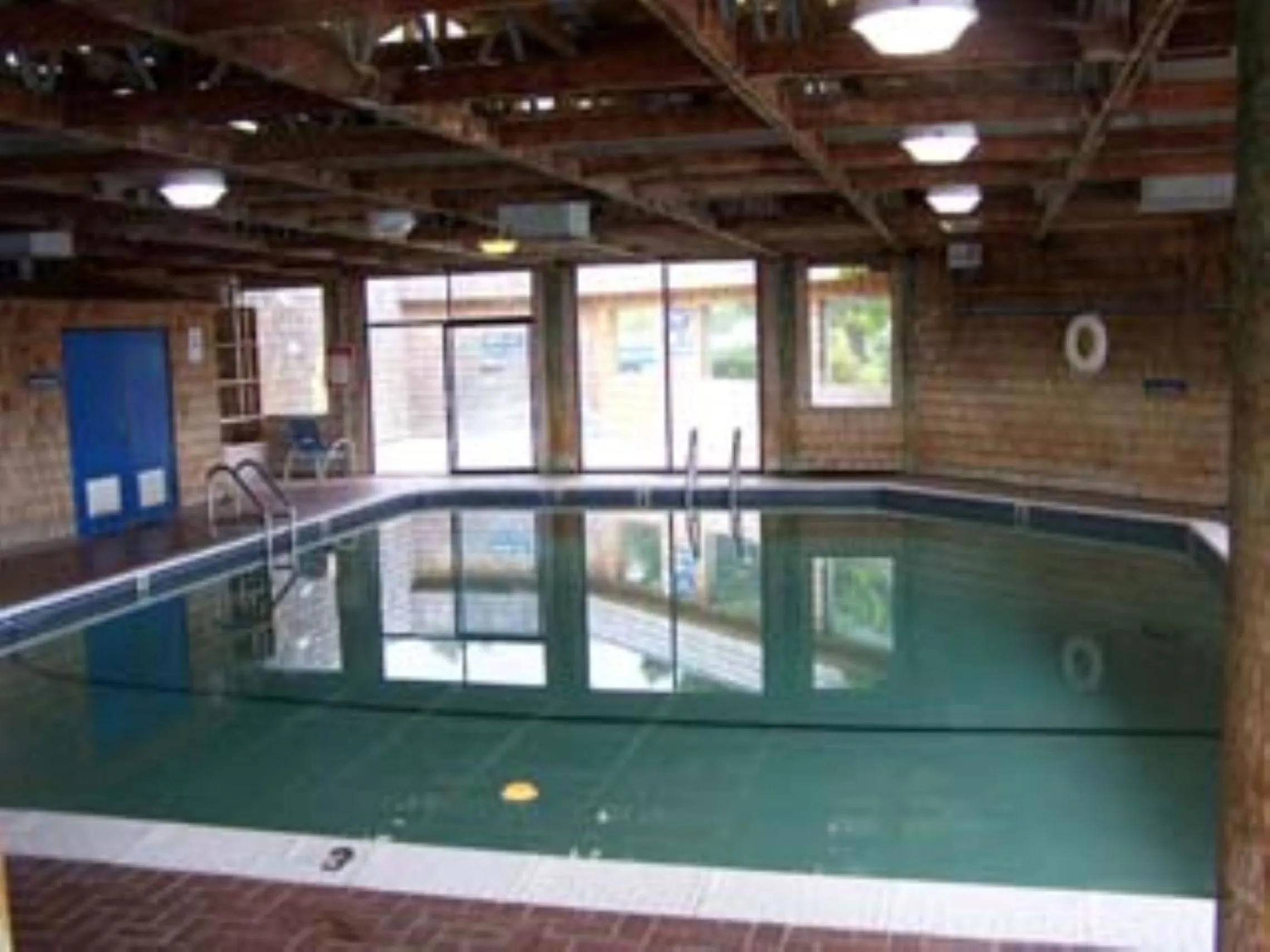 Swimming pool in Embarcadero Resort
