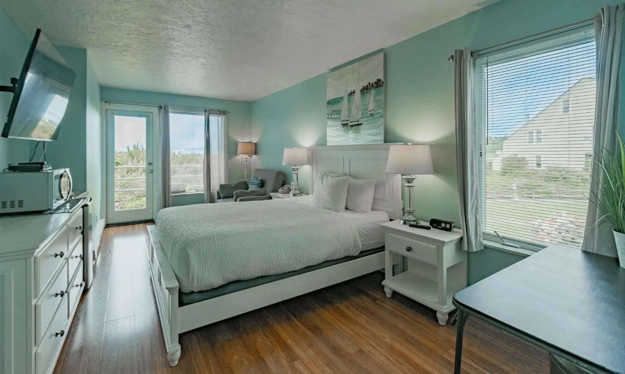 Photo of the whole room, Bed in Embarcadero Resort