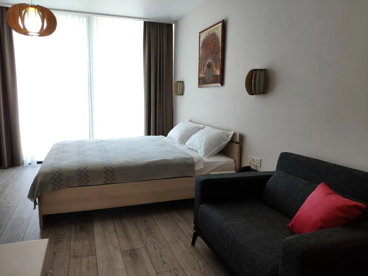 Photo of the whole room, Bed in Green Line