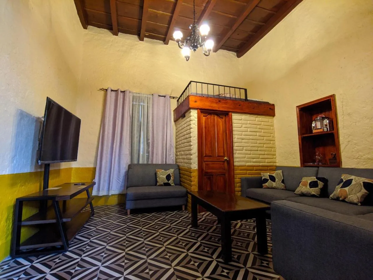 Communal lounge/ TV room in Casa Vieja