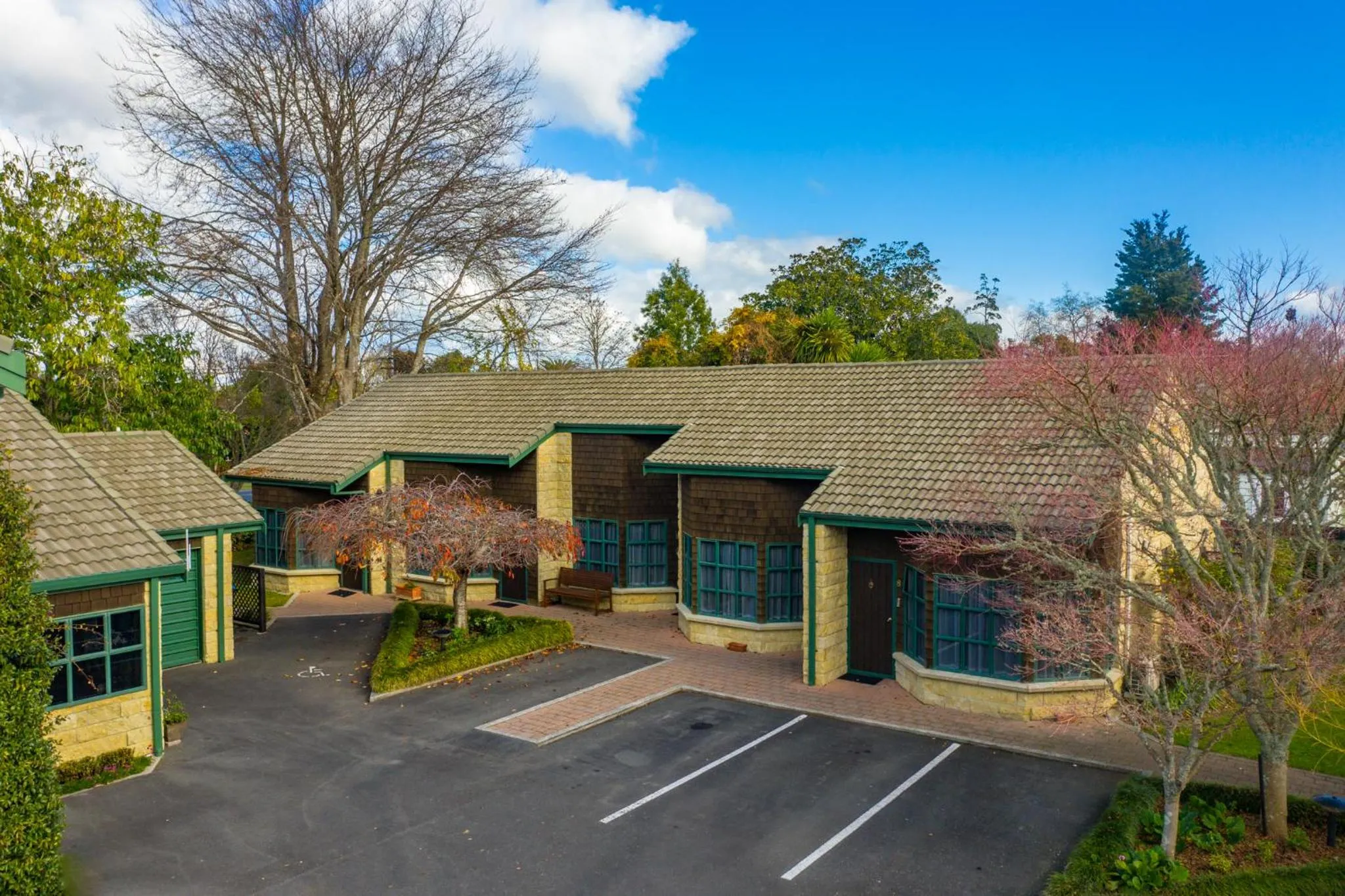 Quiet street view in Cambridge Mews Motel
