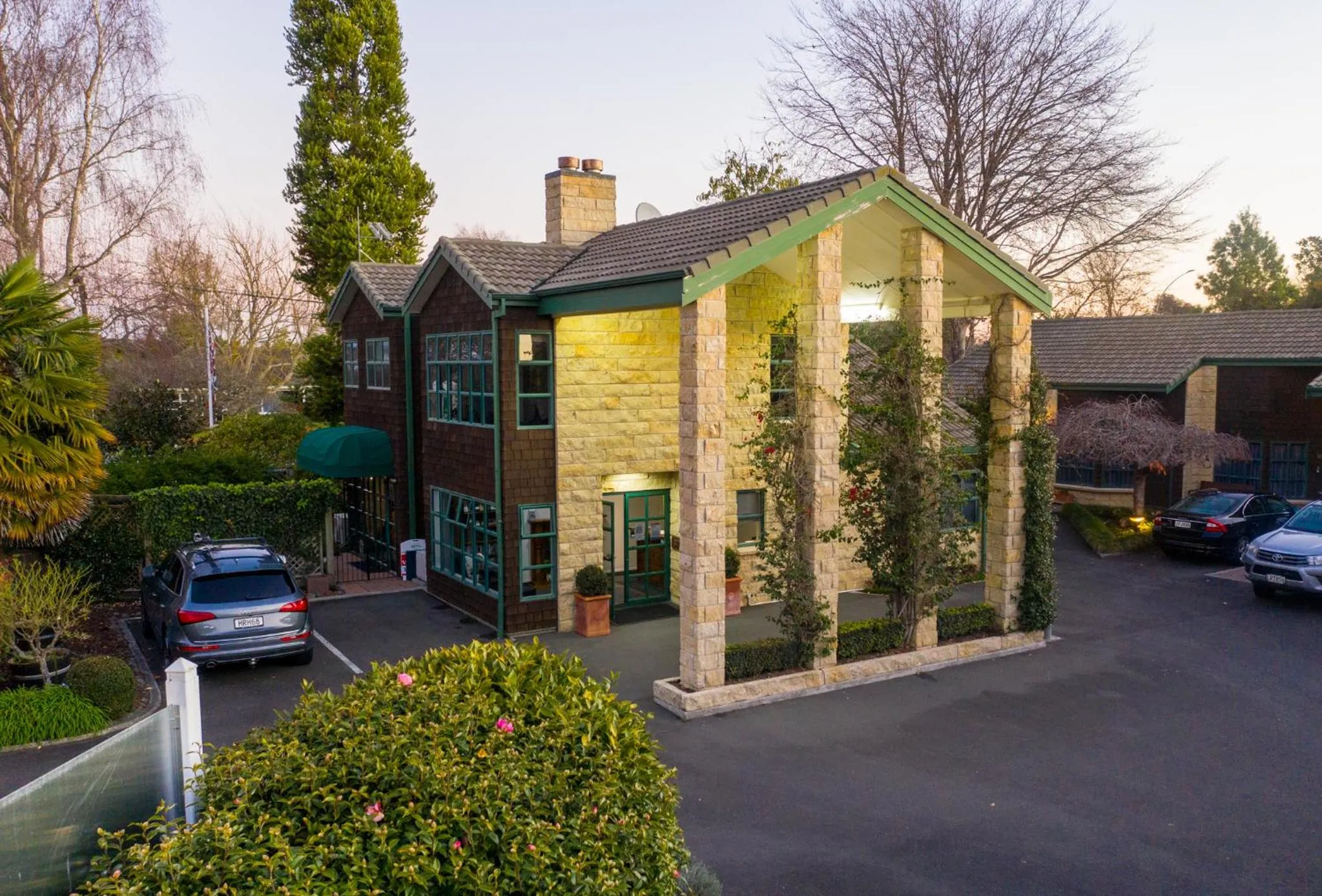Property building in Cambridge Mews Motel