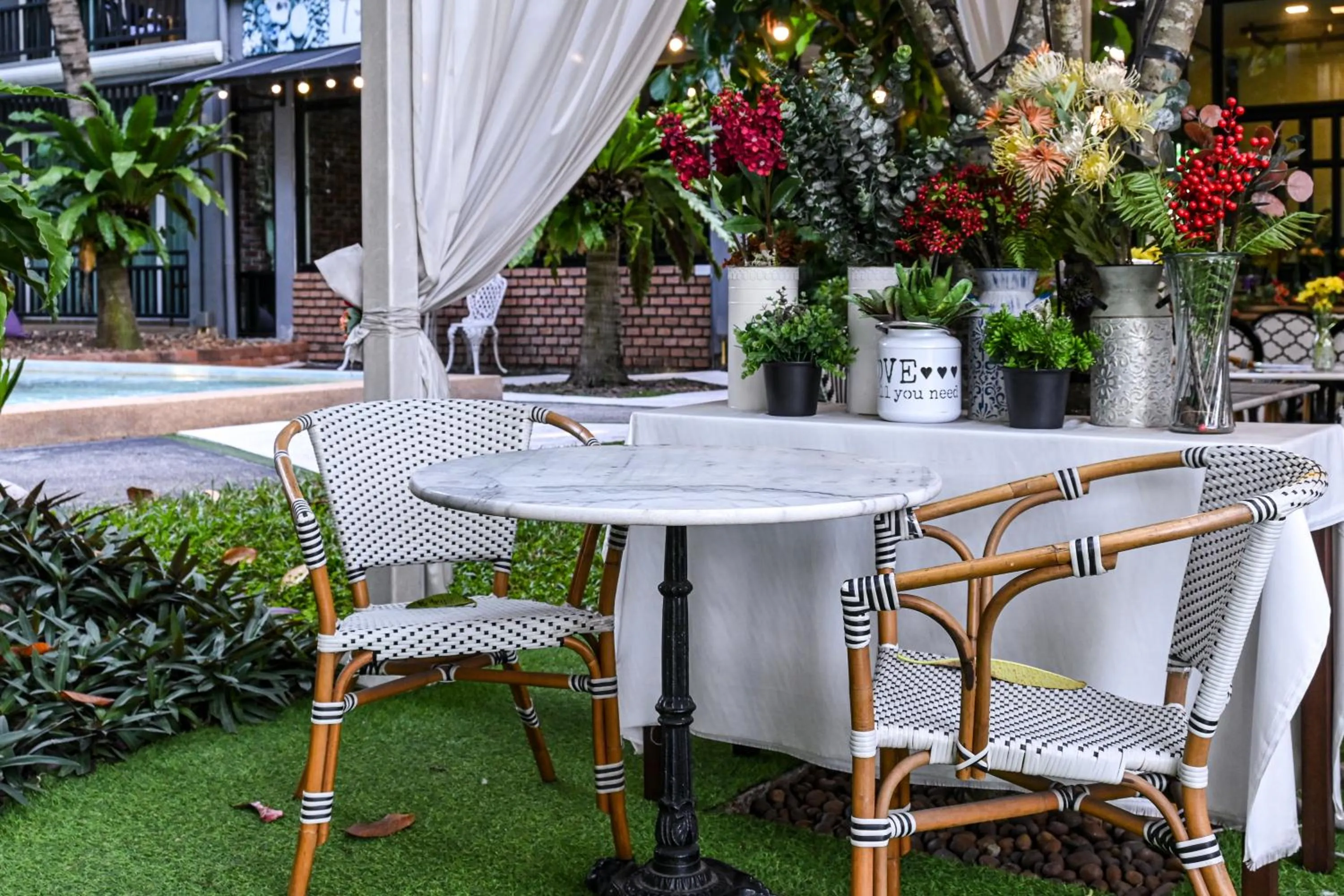 Restaurant/places to eat in Aranta Suvarnabhumi