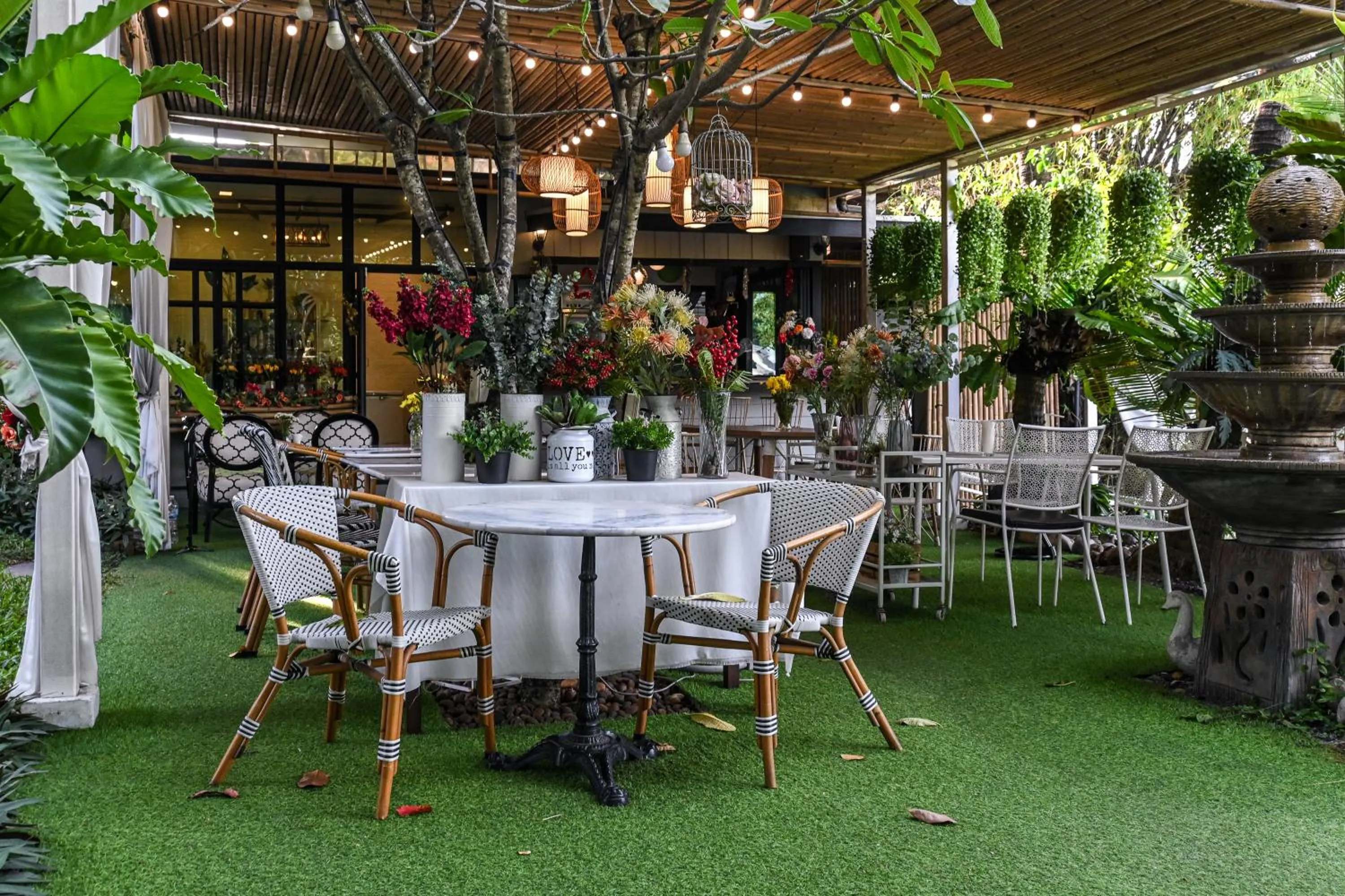 Restaurant/places to eat in Aranta Suvarnabhumi