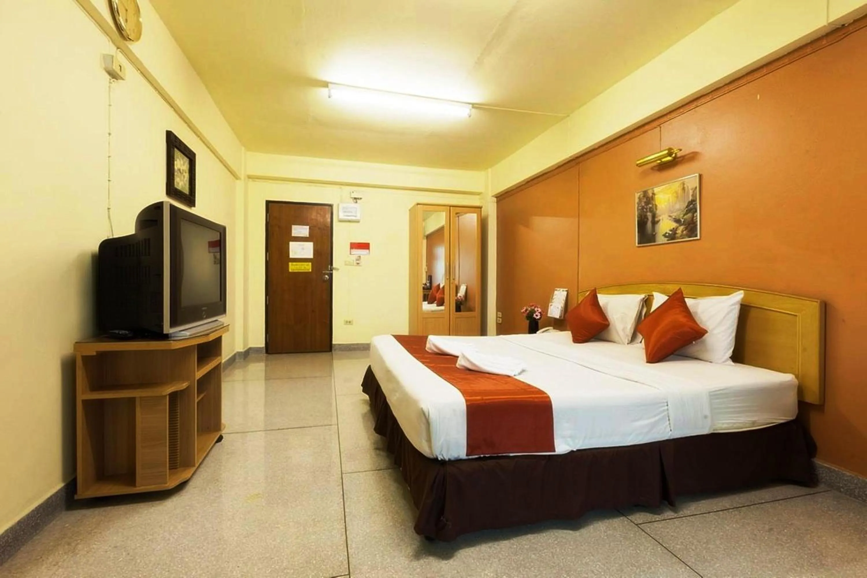 Photo of the whole room, TV/Entertainment Center in Grand Mandarin Residence