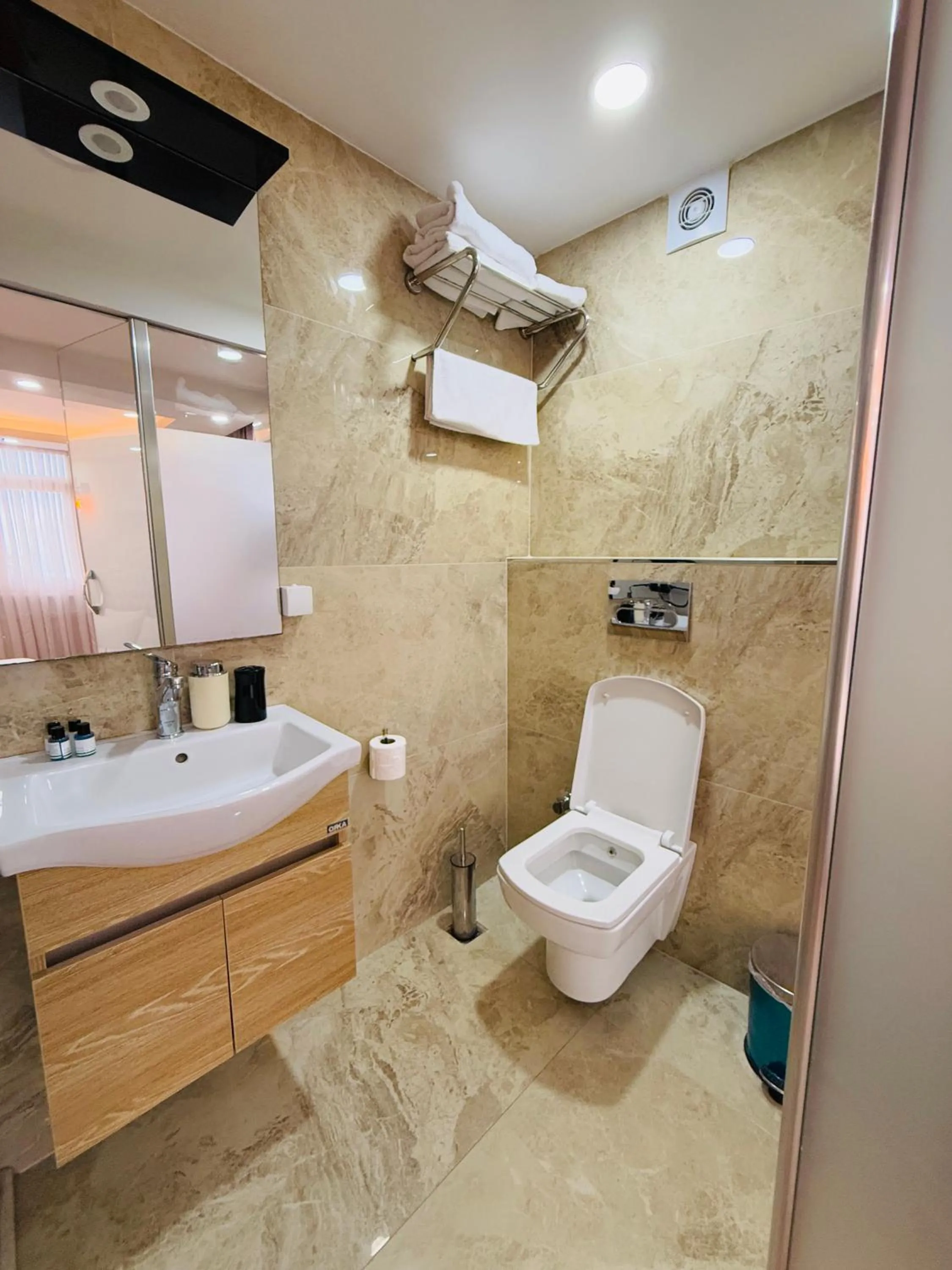 Shower in PALMERA OLD CITY