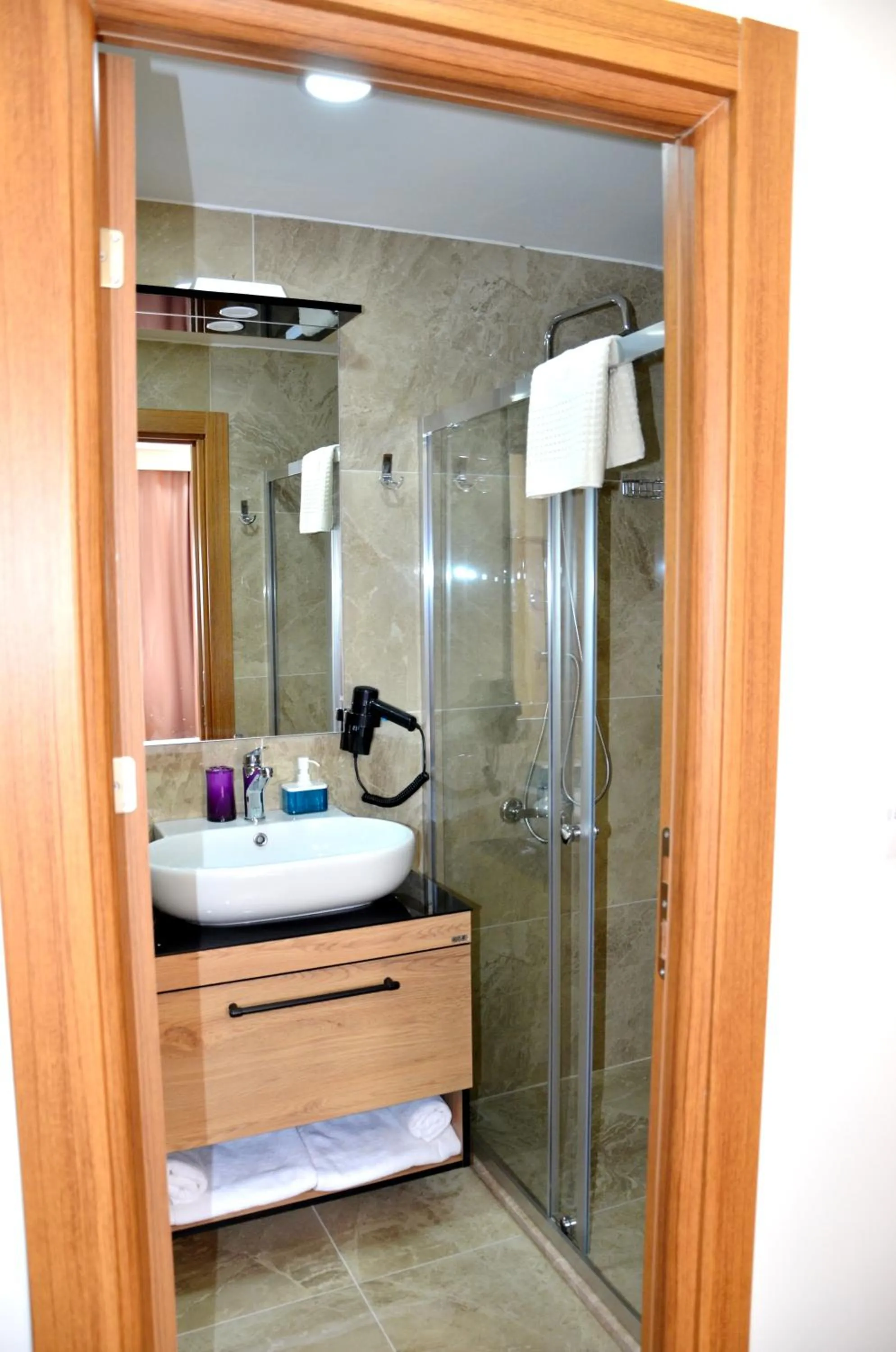 Shower in PALMERA OLD CITY