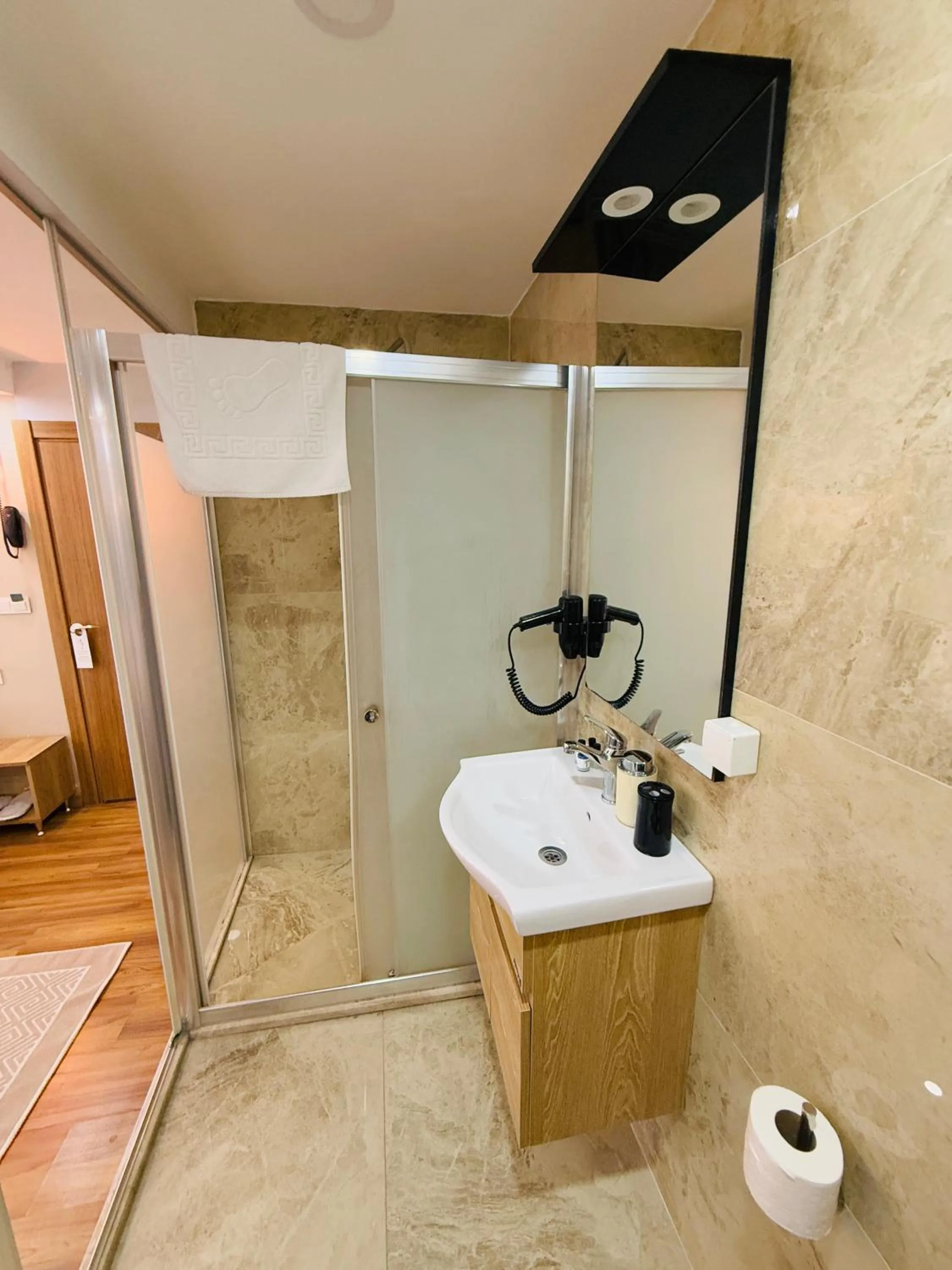 Shower in PALMERA OLD CITY