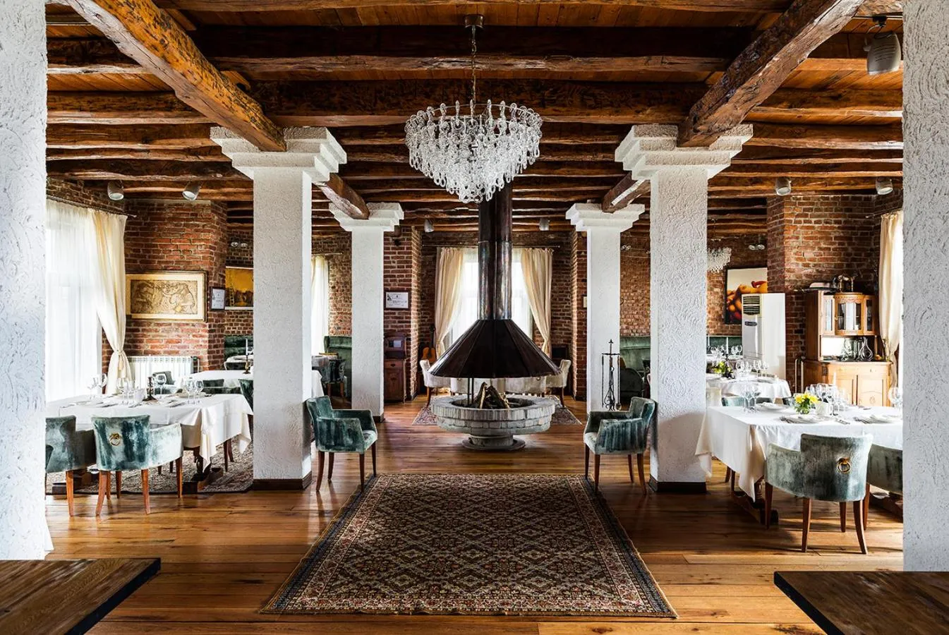 Restaurant/places to eat in Chateau Copsa Complex