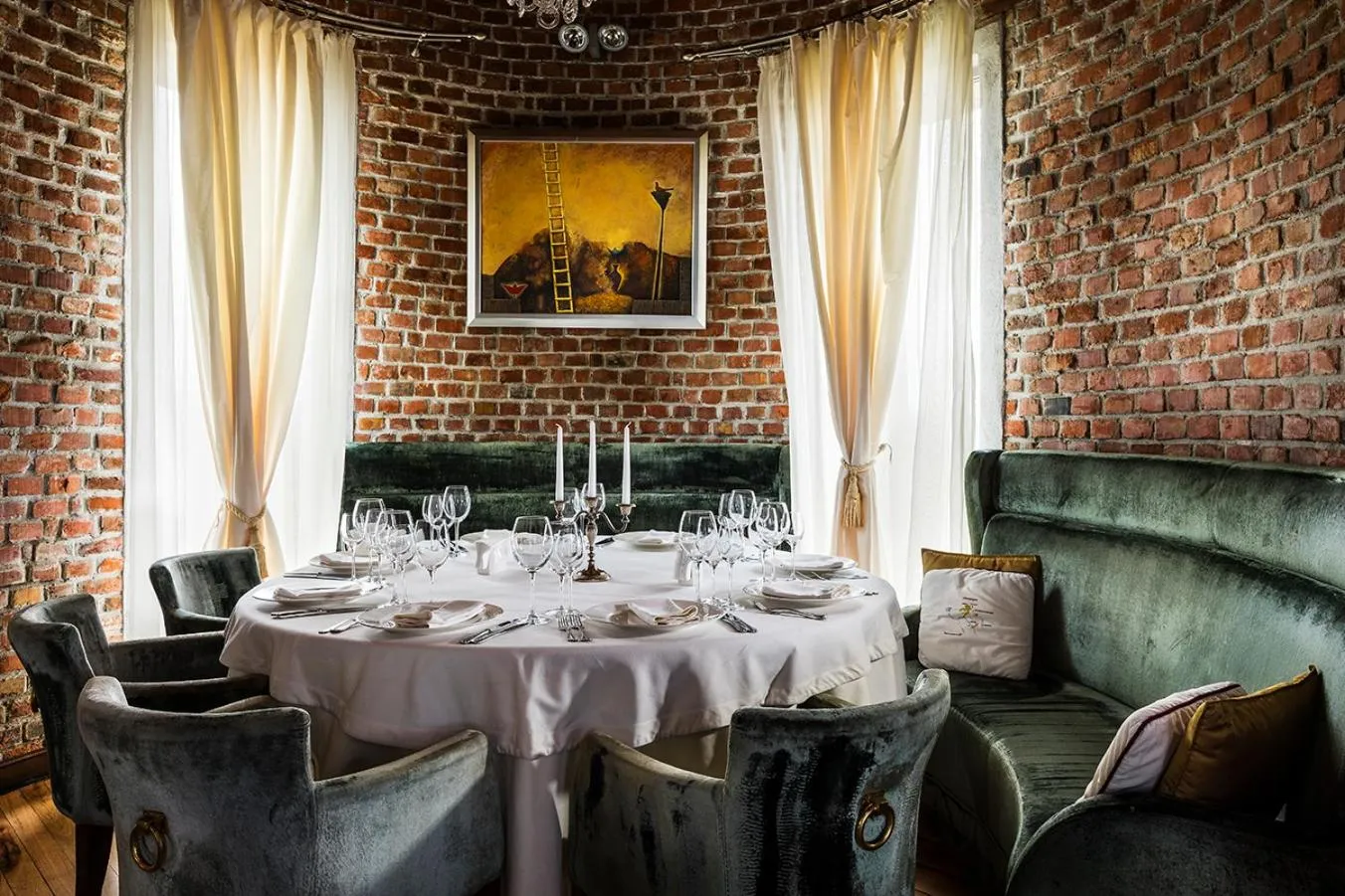 Restaurant/places to eat in Chateau Copsa Complex