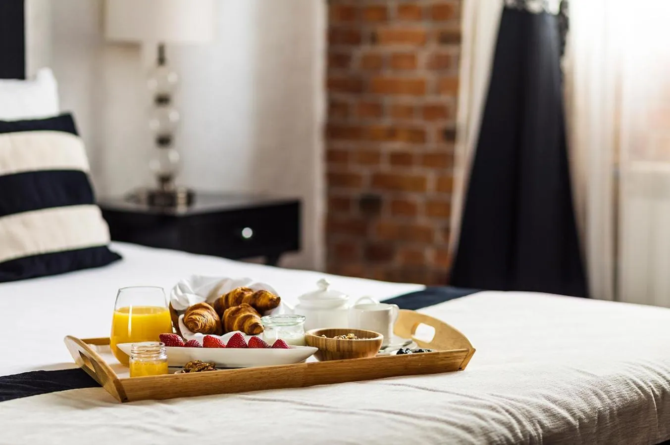 Food and drinks, Bed in Chateau Copsa Complex