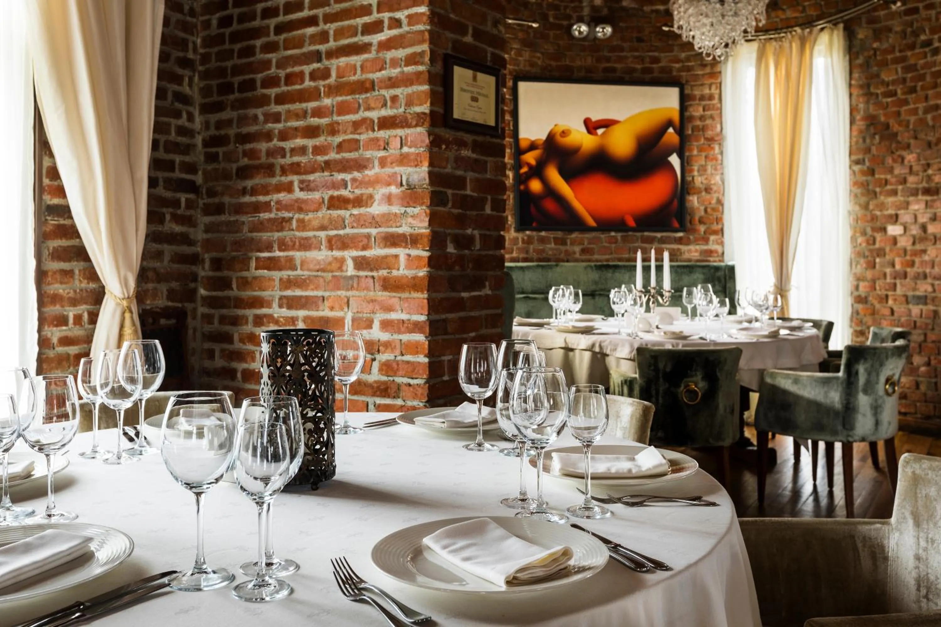 Restaurant/places to eat in Chateau Copsa Complex