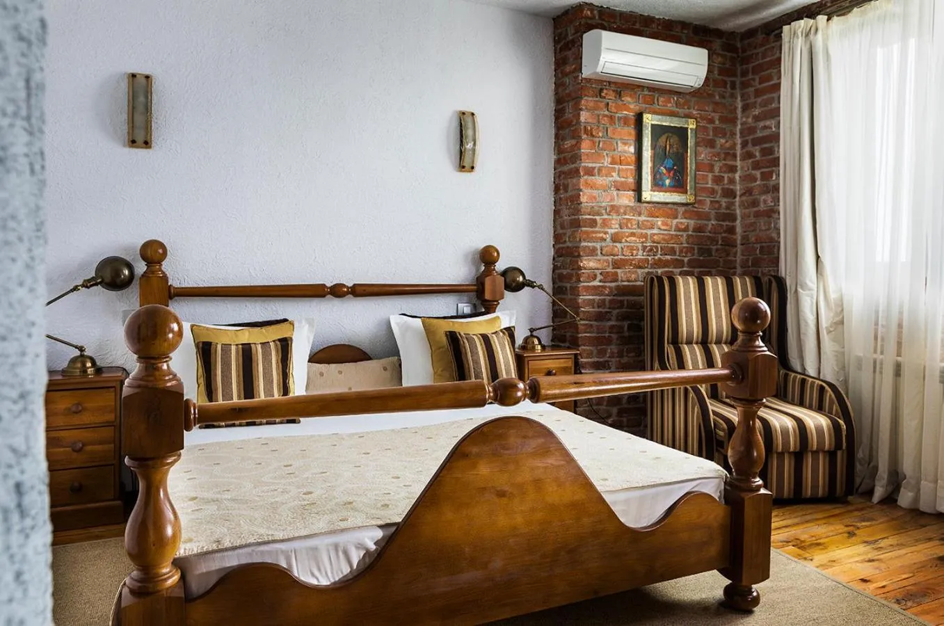 Bed in Chateau Copsa Complex