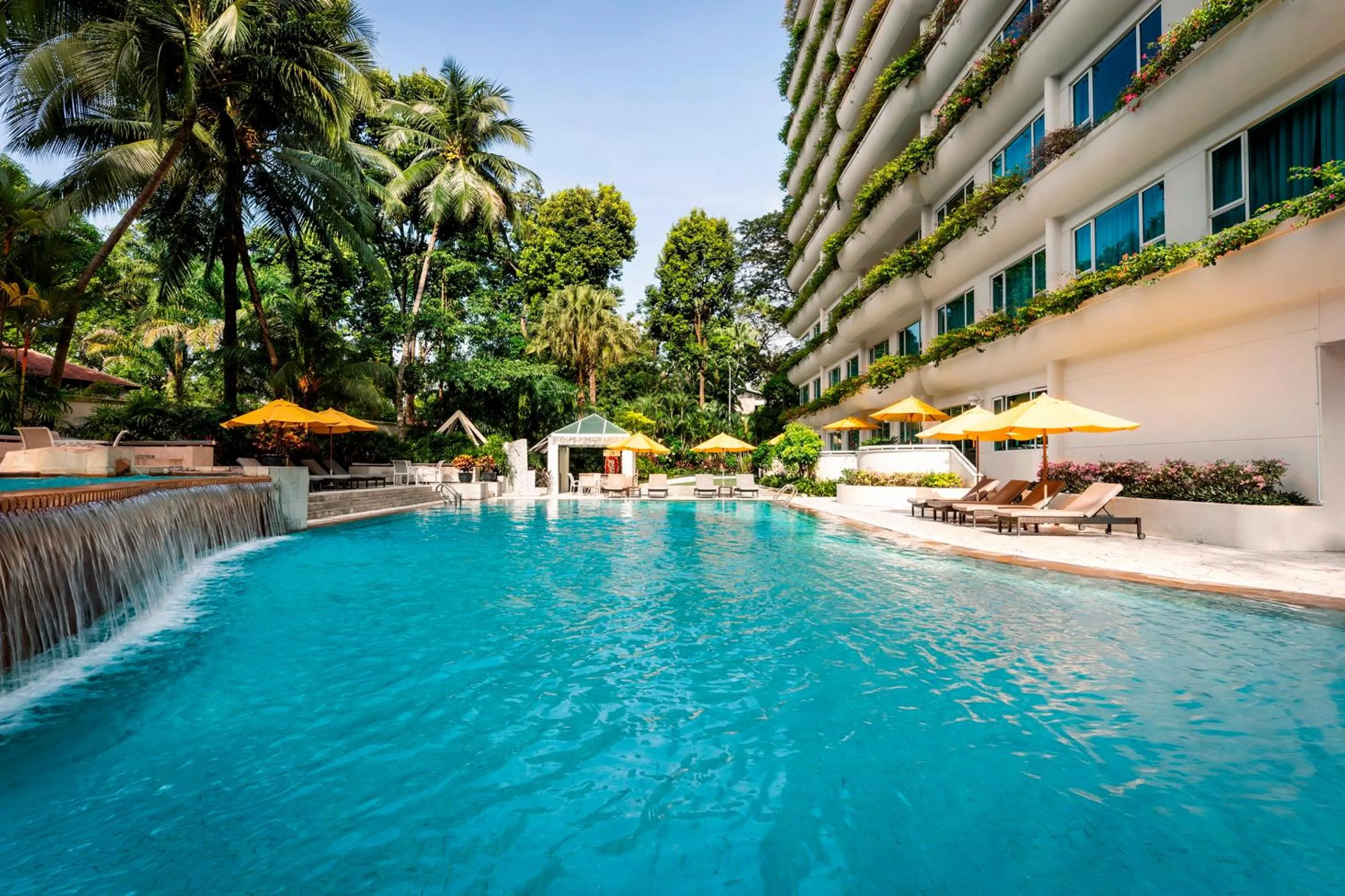 Swimming pool in Shangri-La Apartments