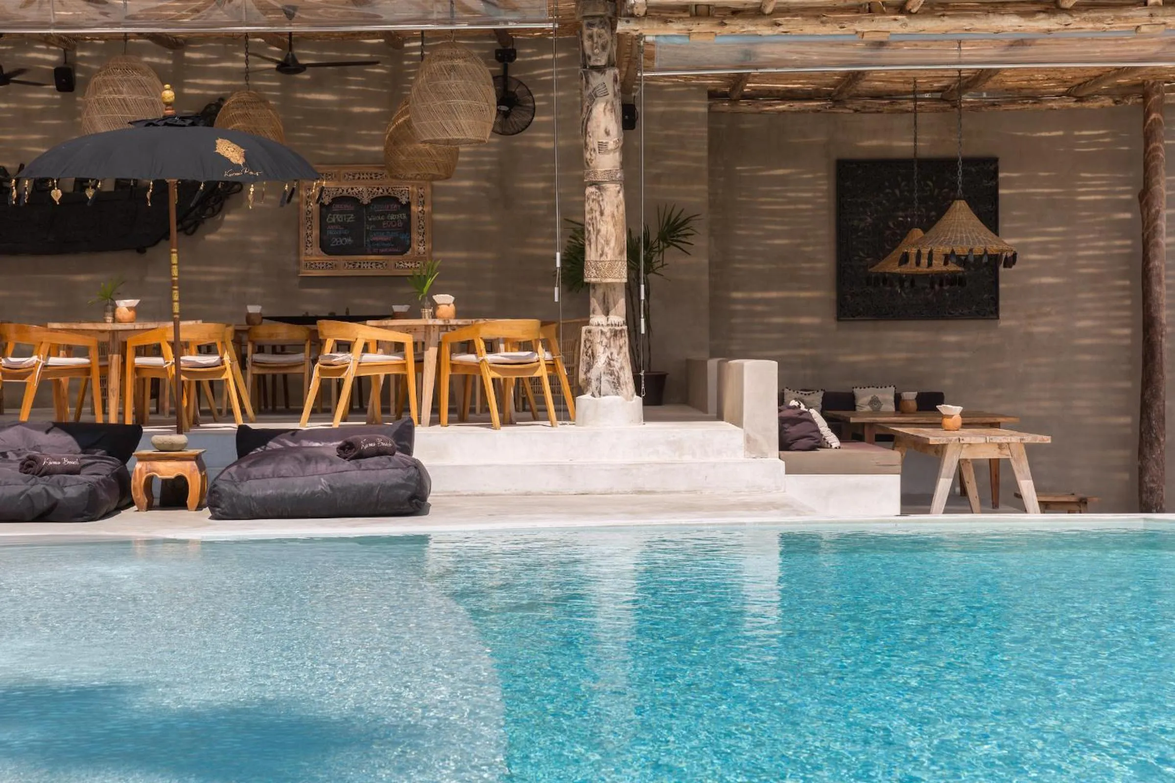 Restaurant/places to eat in Karma Resort