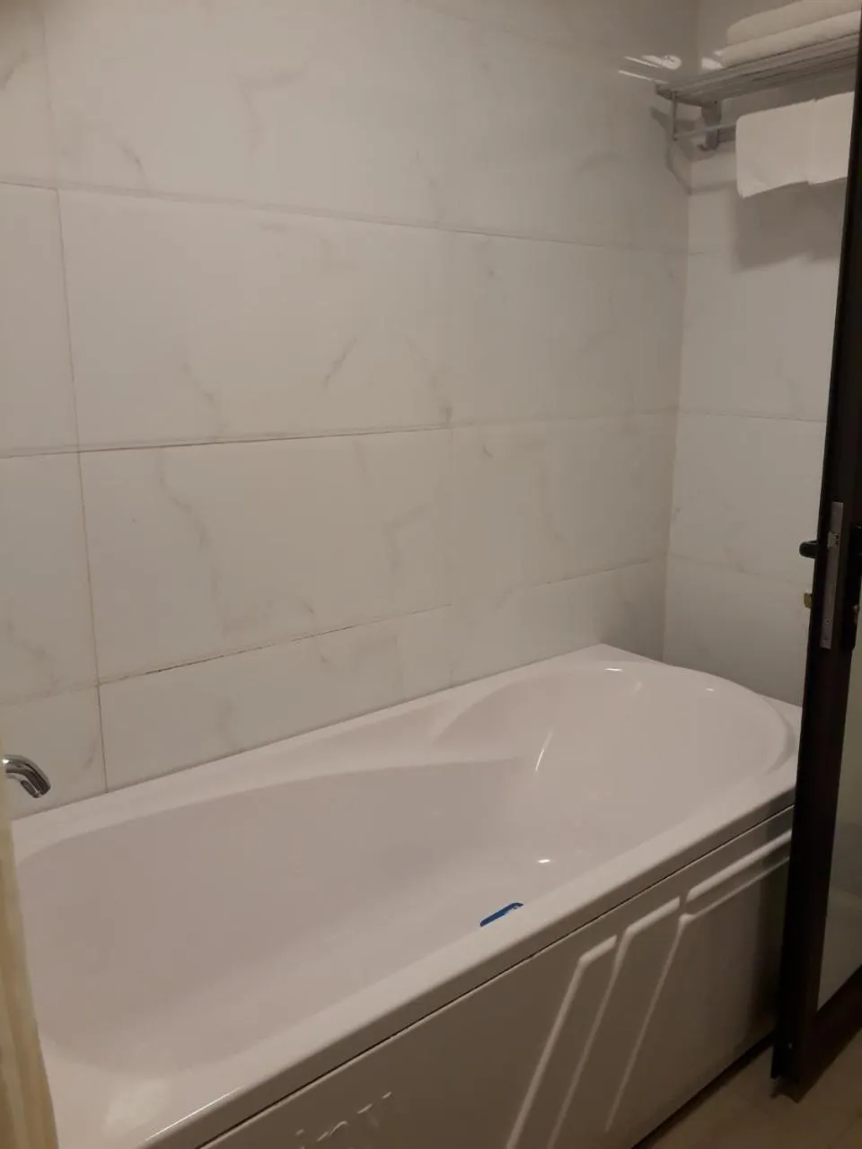 Shower in Anova 2 Hotel