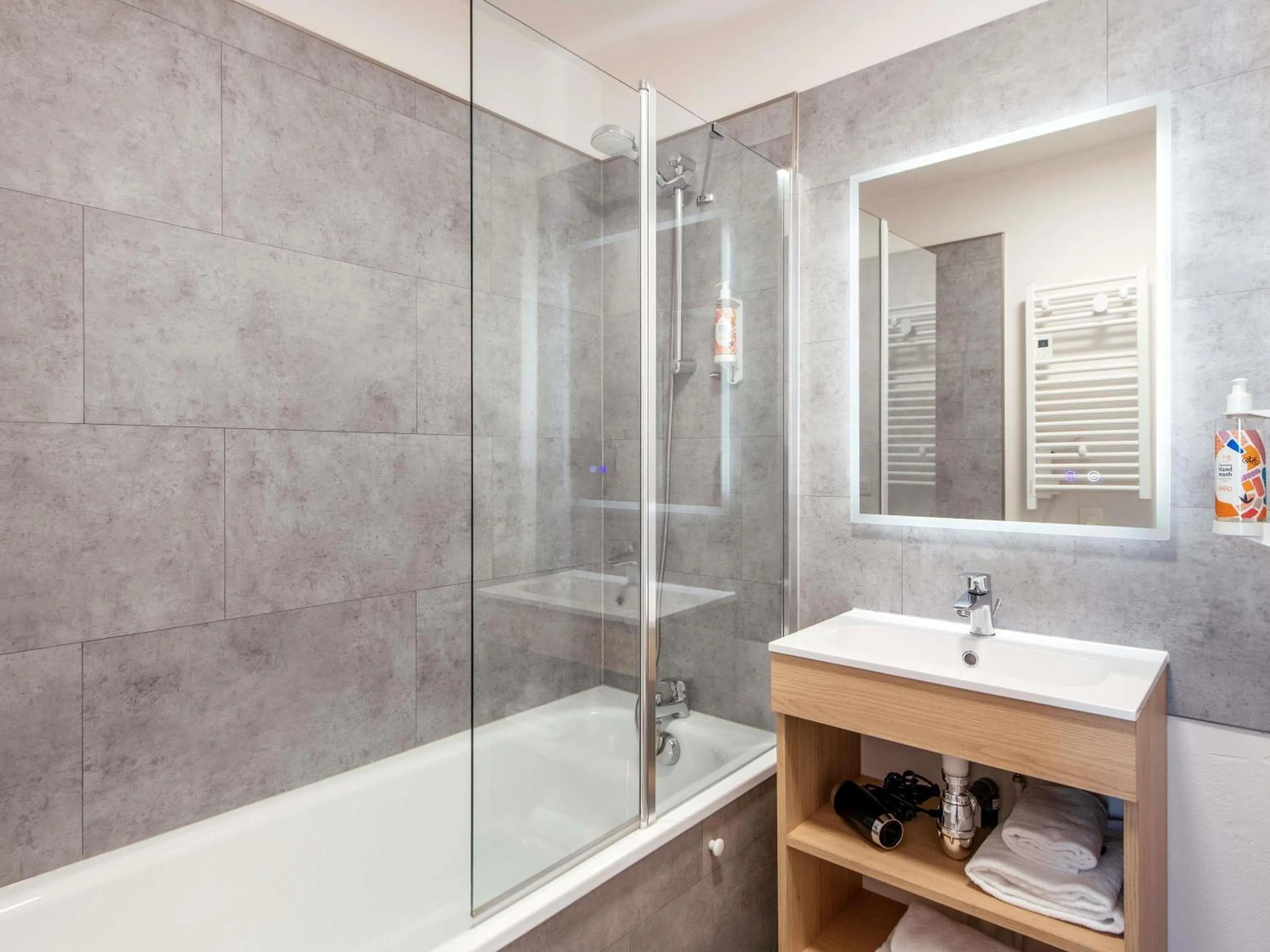 Bedroom in Aparthotel Adagio Access Paris Saint-Denis Pleyel