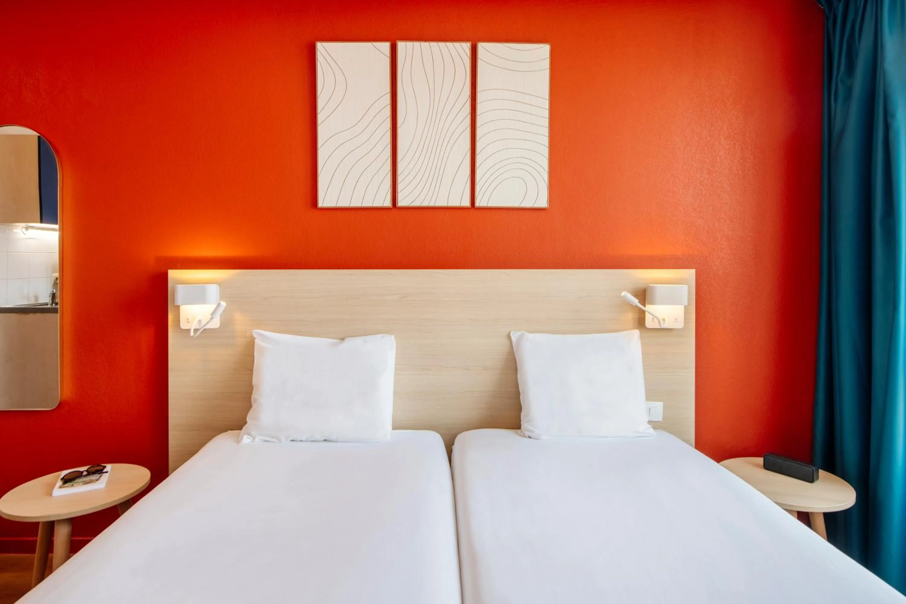 Bed in Aparthotel Adagio Access Paris Saint-Denis Pleyel